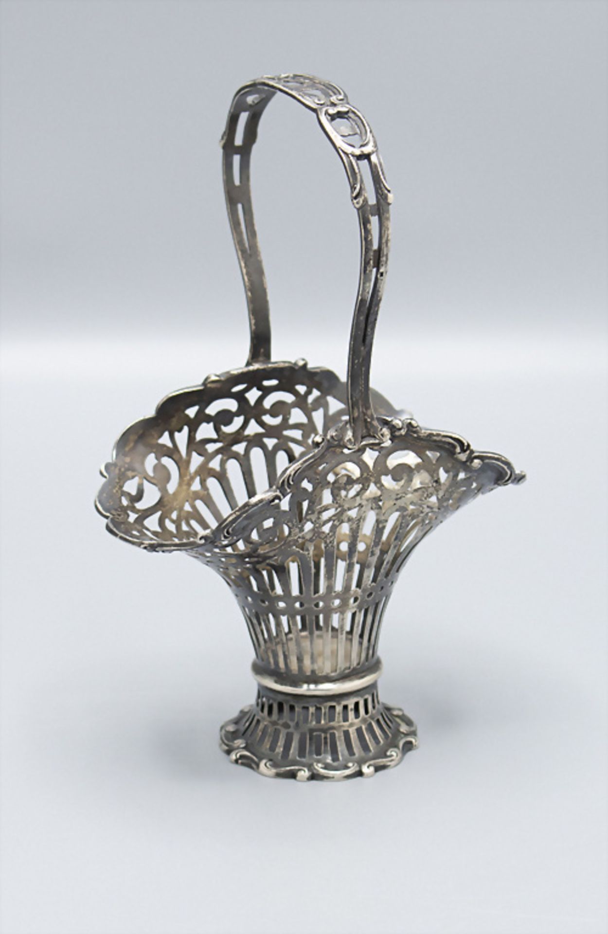 Silberkörbchen / A silver basket, Martin Mayer, Mainz, 1. Hälfte 20. Jh.