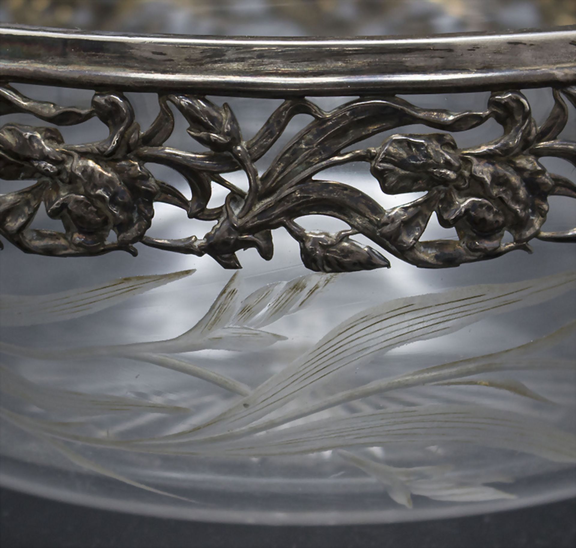 Jugendstil Glasschale mit Silbermontur mit Schwertlilien / An Art Nouveau cut glass bowl with ... - Bild 2 aus 3