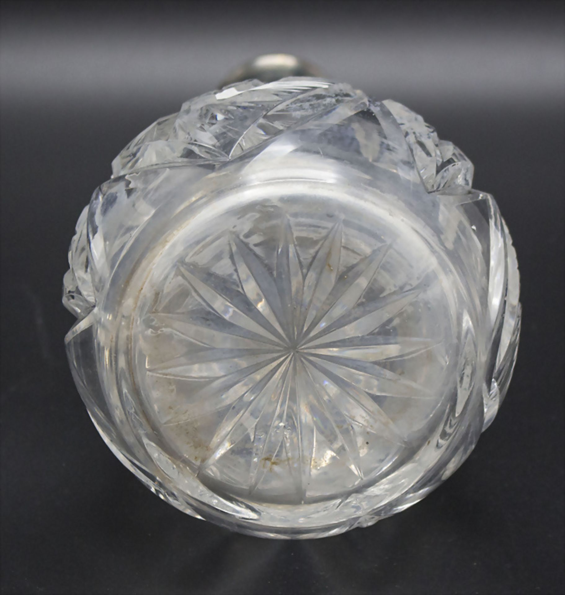 Große Glaskaraffe mit Silberausguss / A large glass carafe with silver spout, deutsch, um 1920 - Bild 2 aus 2