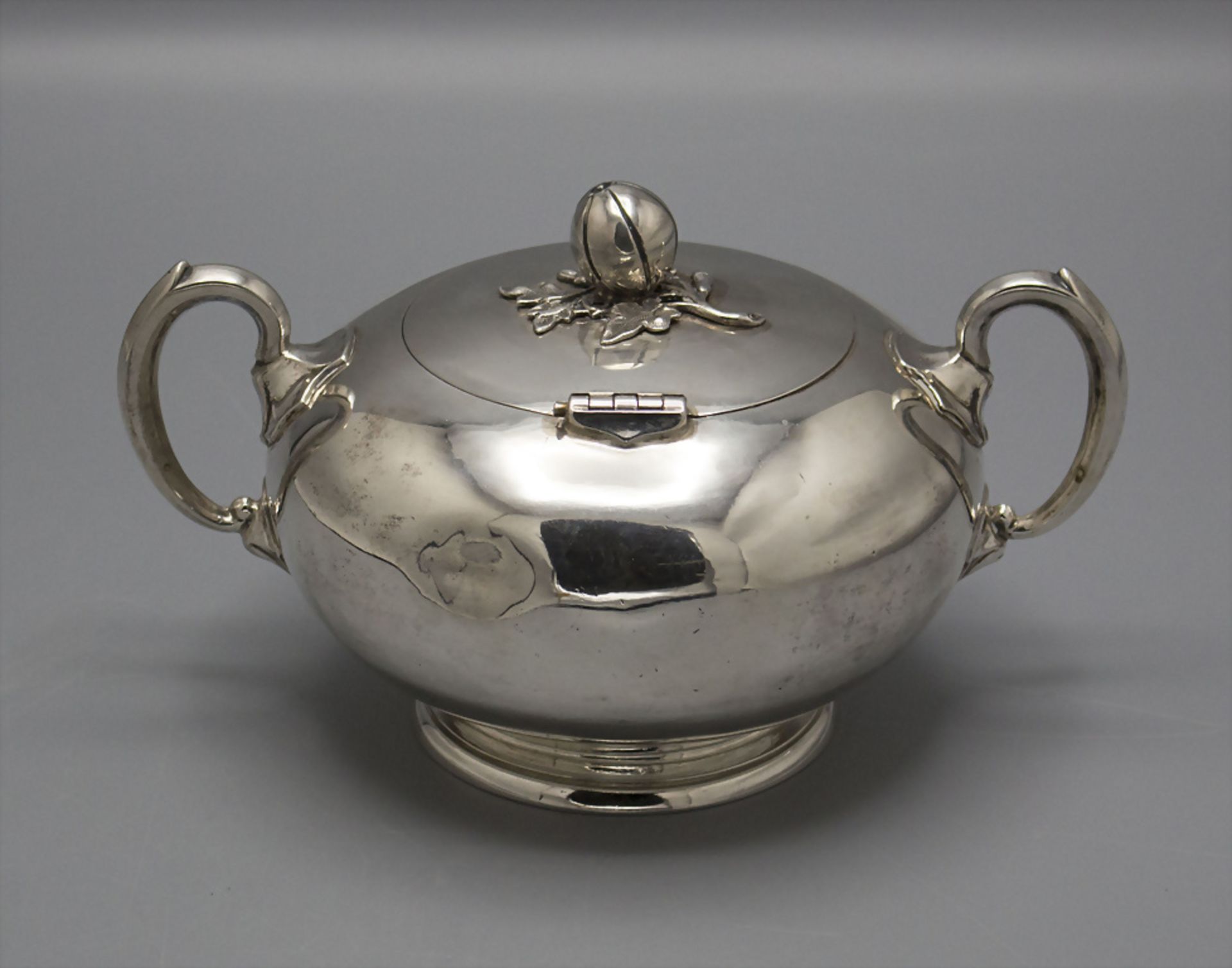 Kaffee- und Teekern / A silver coffee and tea set, Matthias Skytt, St. Petersburg, 1855-1856 - Image 12 of 15