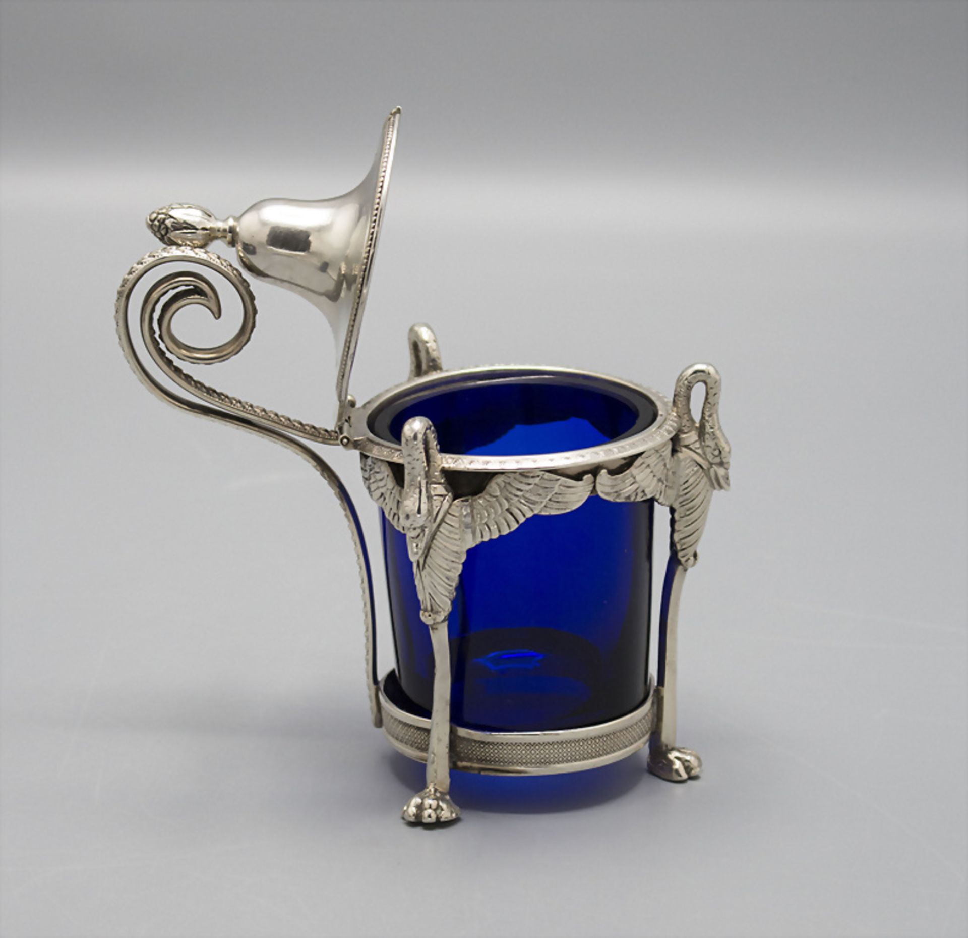 Empire Senftopf / Moutardier en argent massif / A silver Empire mustard pot, Paris, um 1800 - Bild 2 aus 8