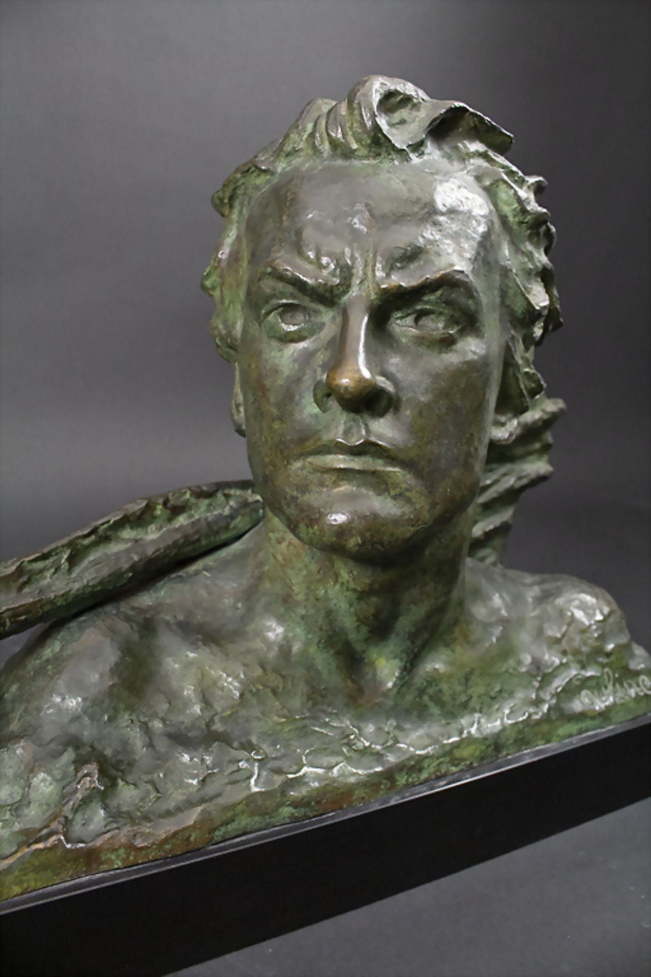 Alexandre Ouline (act. 1918-1940), Art Déco Bronzebüste / An Art Deco bronze bust, Belgien, um 1930 - Image 2 of 7