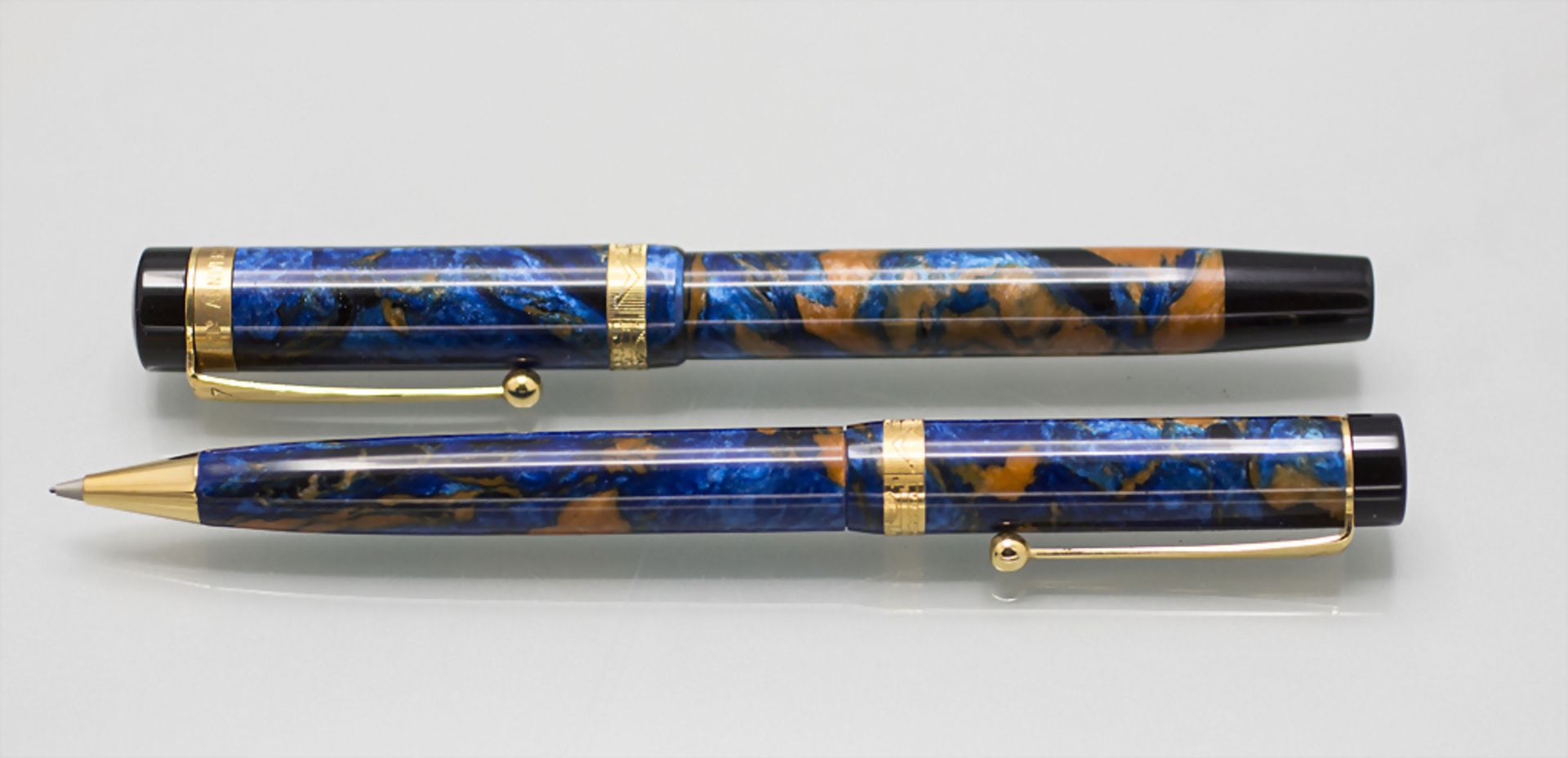 Ein Füller und ein Drehbleistift / A fountain pen and a mechanical pencil, Visconti Firenze, ...