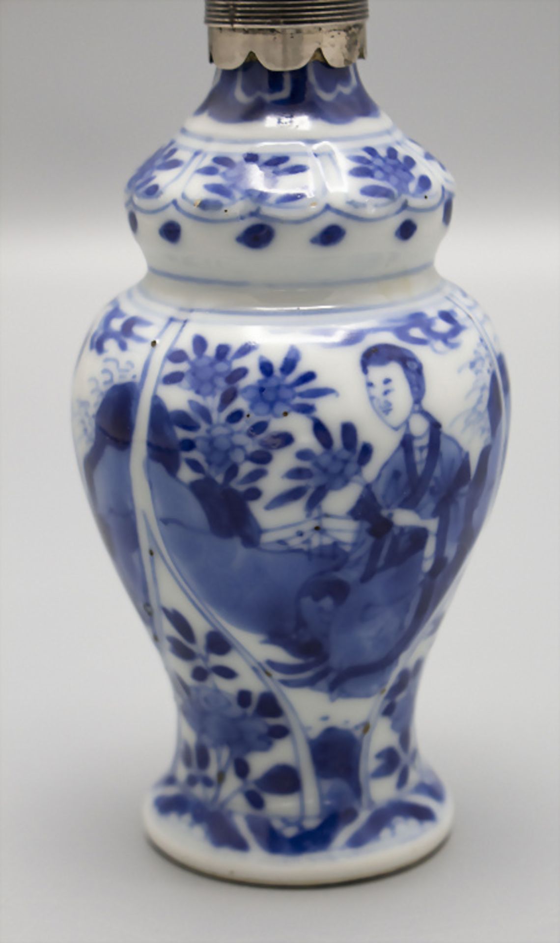 Porzellan Flakon mit Silbermontur / A porcelain perfume bottle, China, 19. Jh. - Bild 6 aus 9