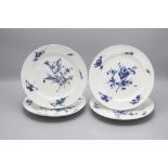 4 Teller mit Blaumalerei / 4 porcelain plates with flowers and insects, Meissen, Punktzeit ...