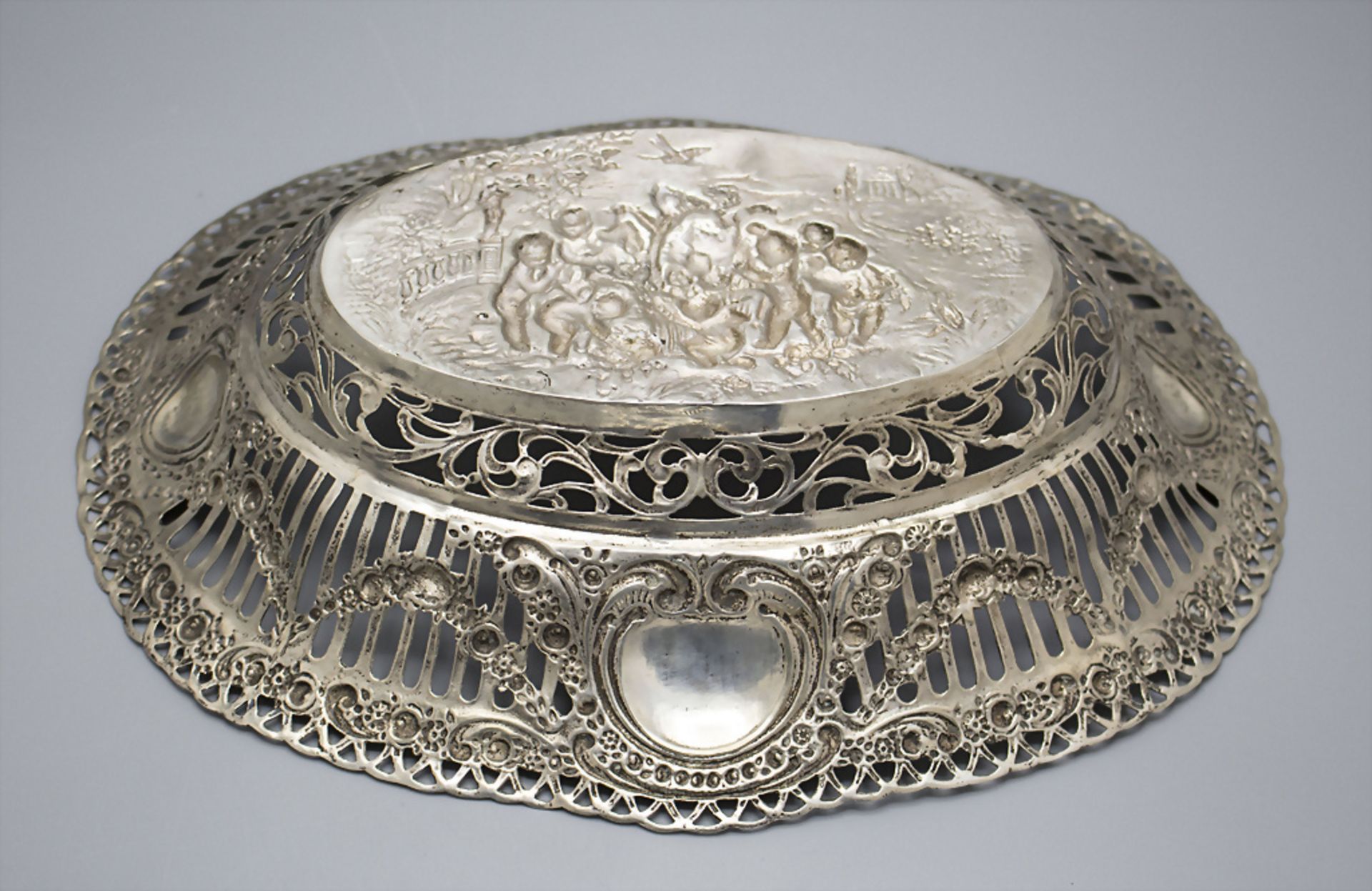 Korbschale mit Kindern / A silver bowl with children, Hanau, um 1900 - Bild 3 aus 5