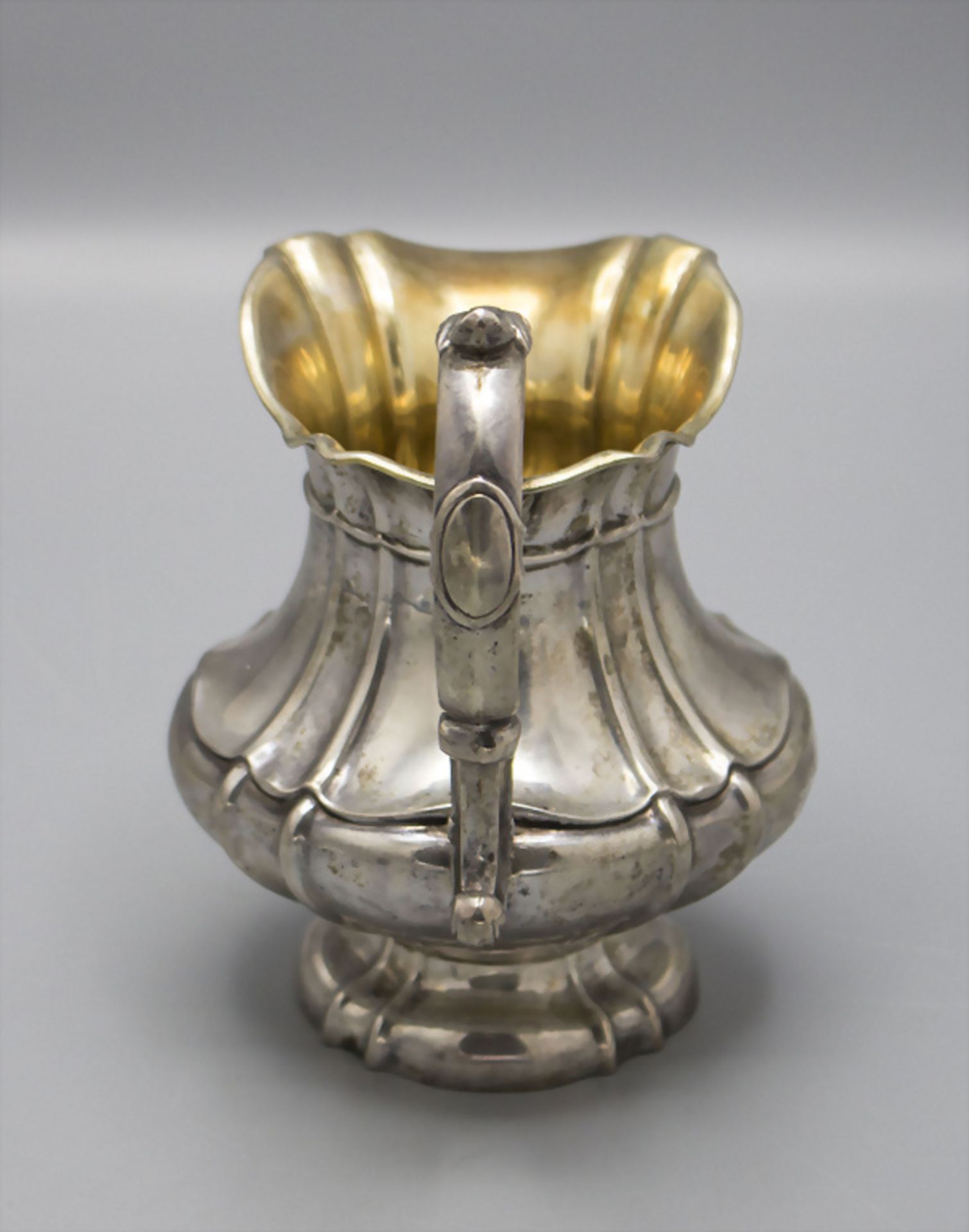 Biedermeier Sahnegießer / A silver cream jug, um 1840/50 - Bild 3 aus 5