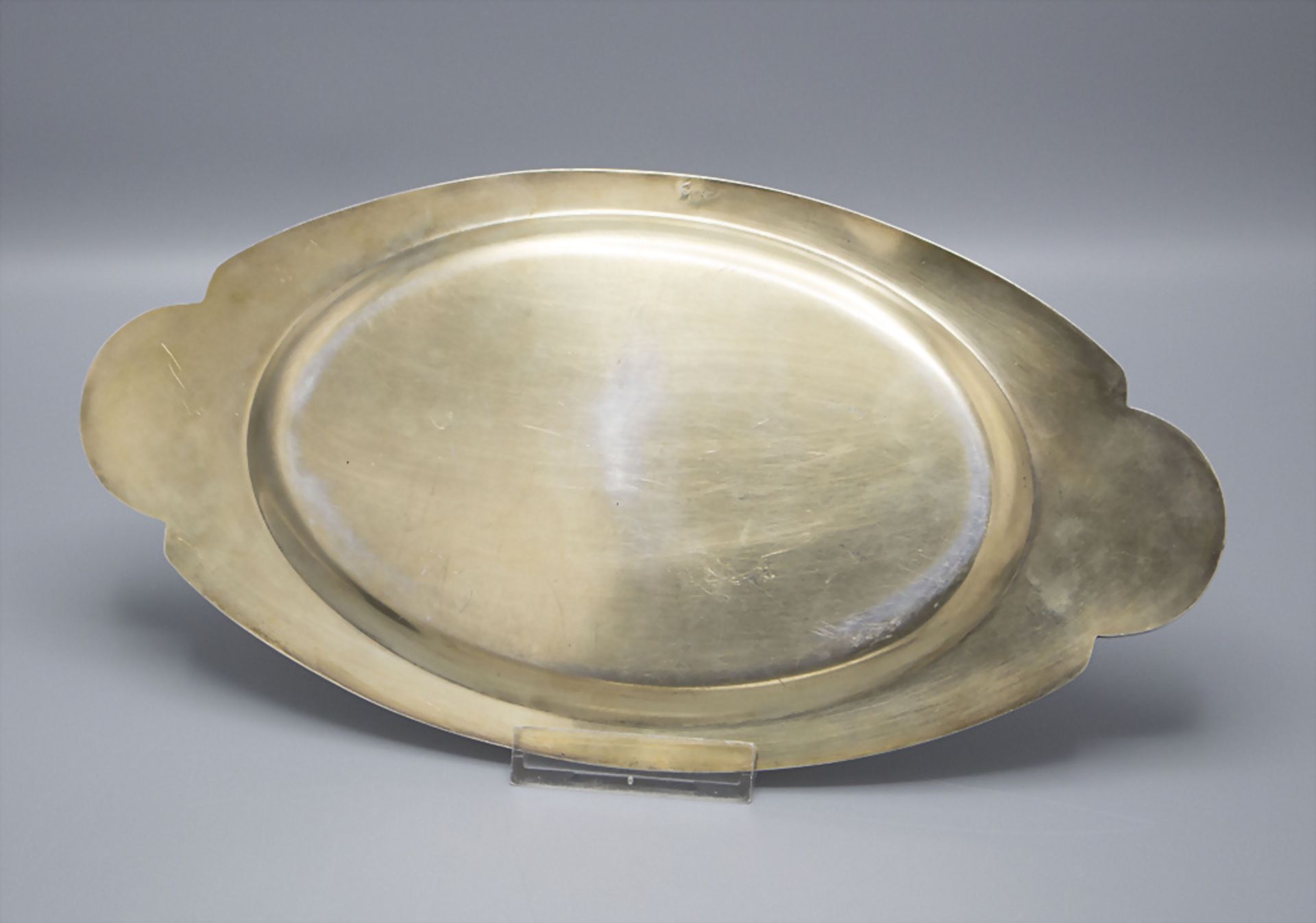 Tablett für Hostien und Messkelch / A silver serving tray for consecrated hosts and a chalice, ... - Bild 3 aus 6