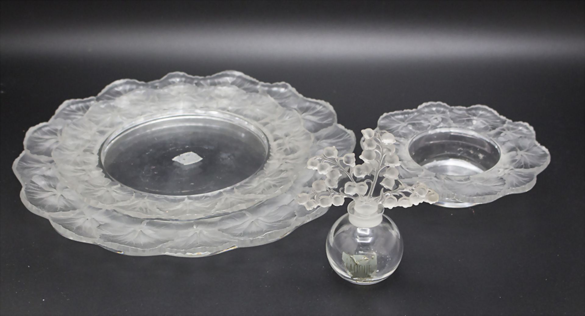 3 Zierschalen 'Honfleur' und Flakon / 3 decorative bowls and a flask, Lalique, Paris, nach 1945 - Image 2 of 4