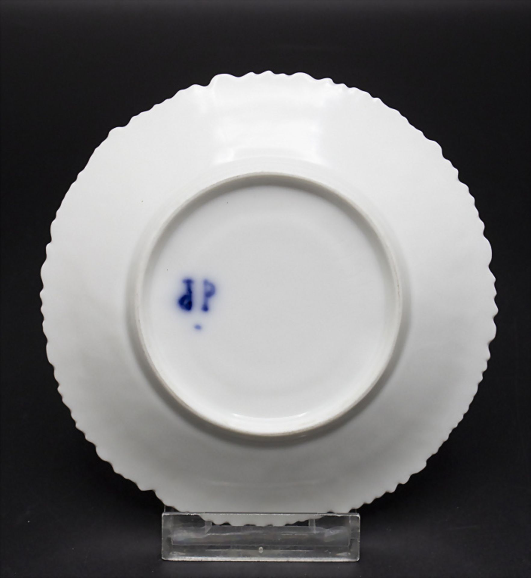 Tasse und UT mit Reliefdekor / A cup and saucer with relief, Jacob Petit (1796-1868), ... - Image 3 of 5