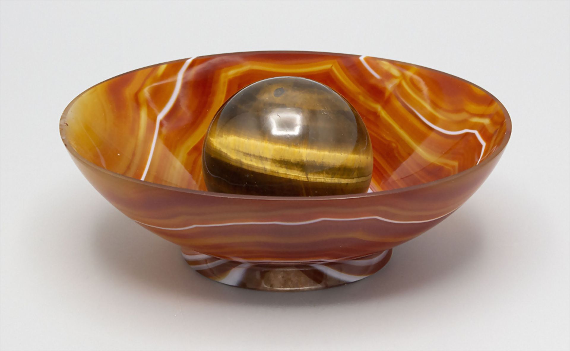 Achatschale mit Kugel aus Tigerauge / An agate stone bowl with a ball from tiger eye gemstone