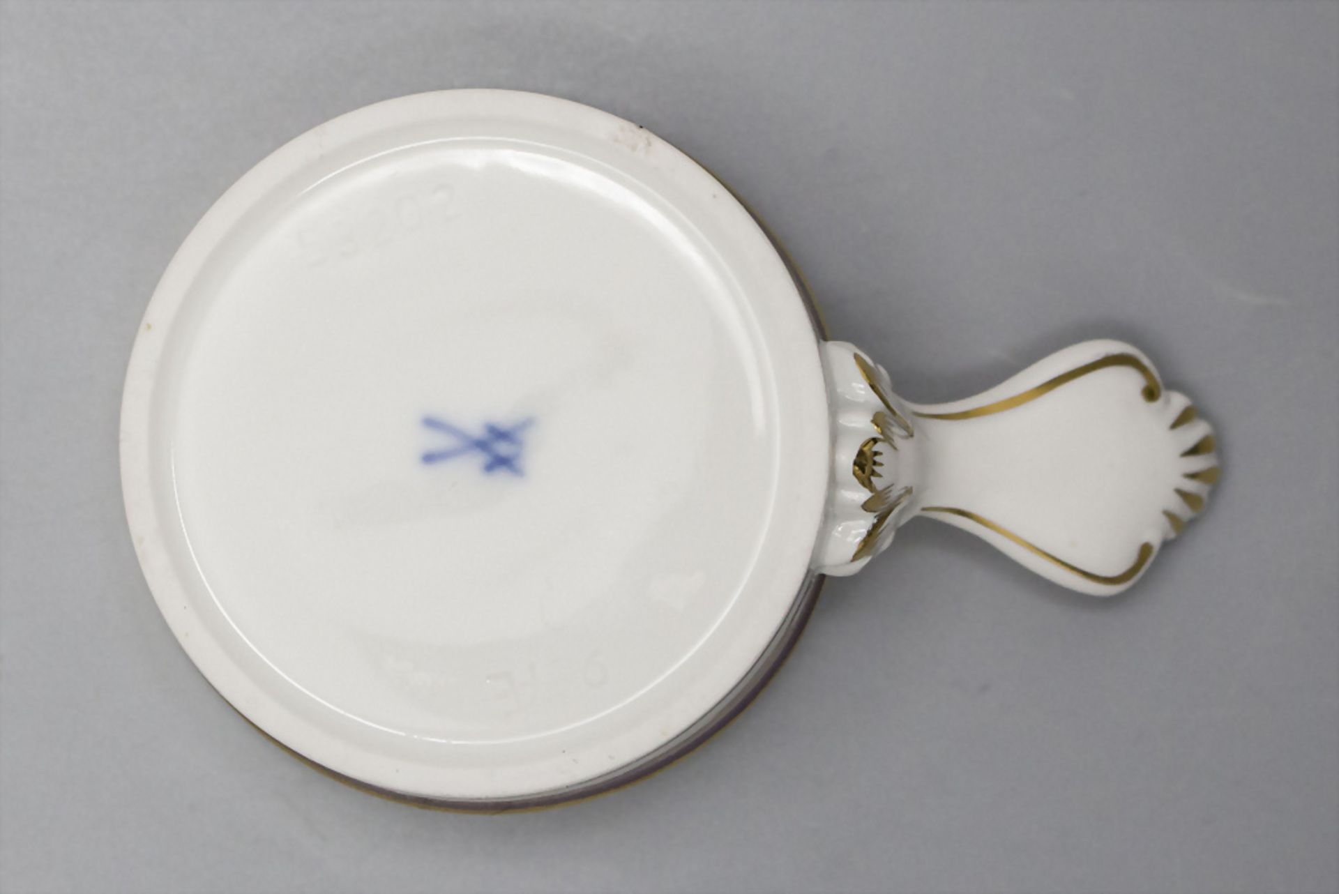 Porzellan Stövchen mit kleinem Topf / A porcelain tea warmer with a mall pan, Meissen, 20. Jh. - Bild 4 aus 4