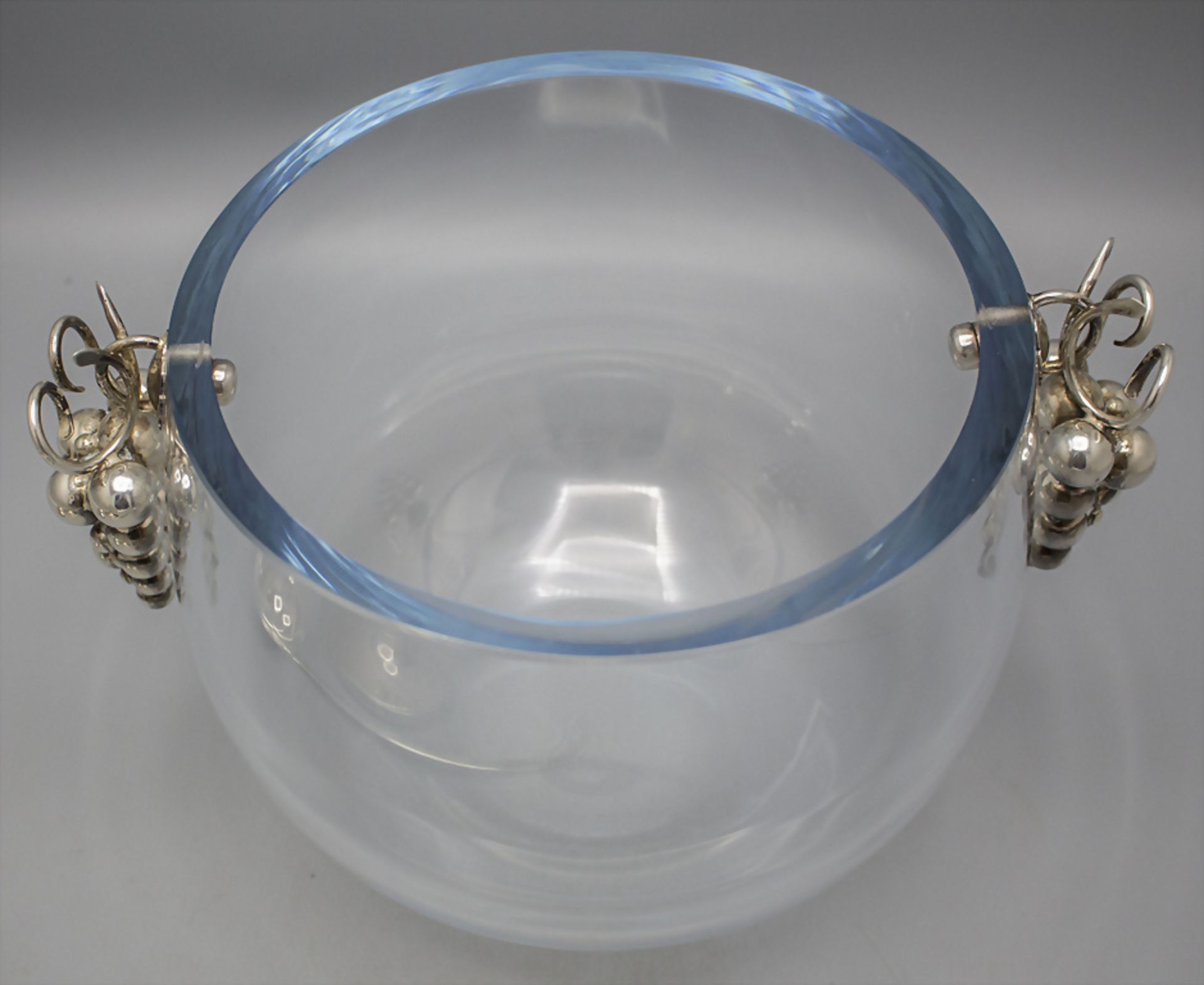 Glasbowle mit Silberdeckel, -montur und -kelle / A silver and glass punchbowl with ladle, Otto ... - Bild 3 aus 6