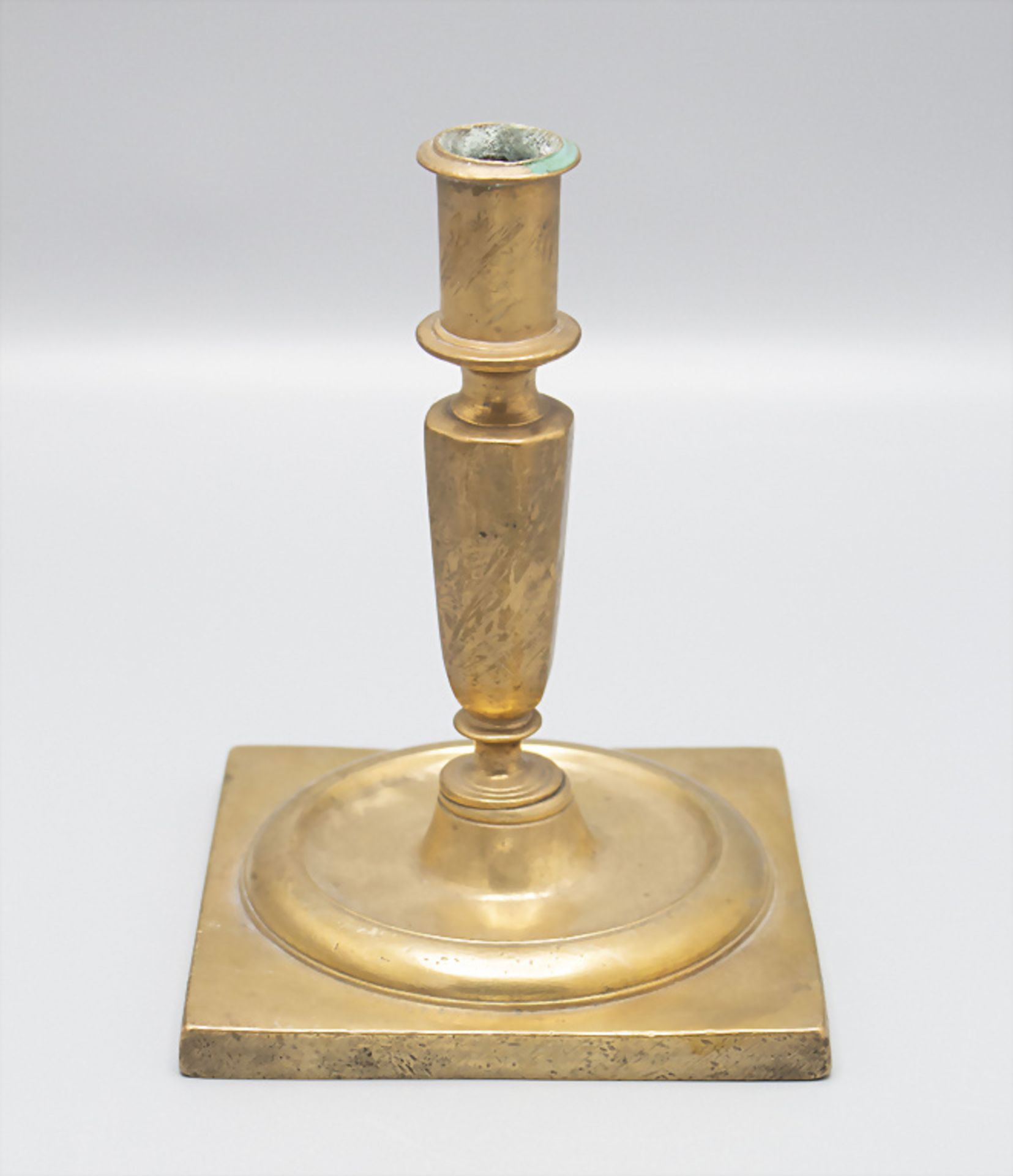 Barocker einflammiger Tischleuchter / A Baroque brass candle holder, wohl deutsch, 18. Jh.