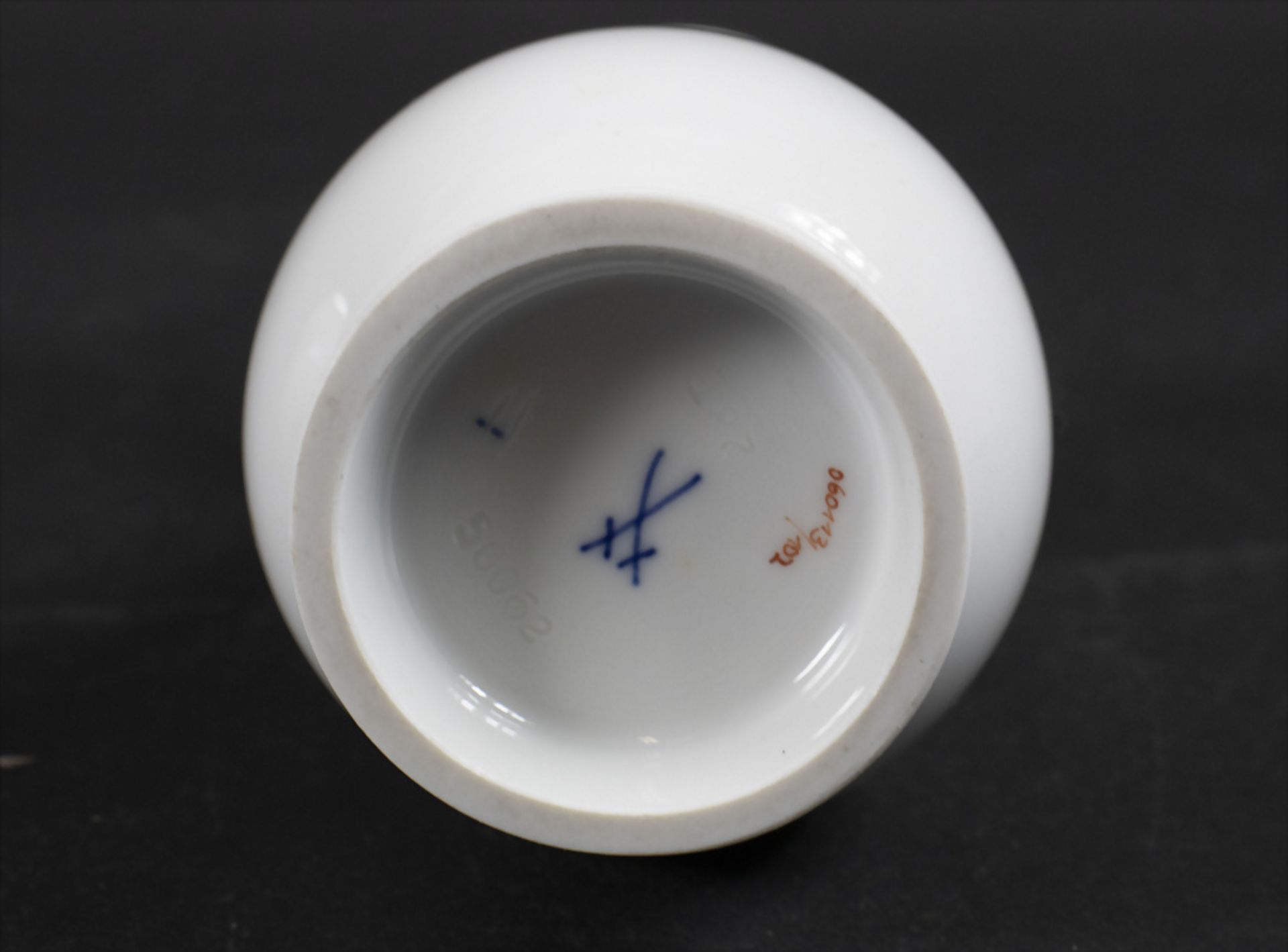 2 Porzellanvasen / Two porcelain vases, Meissen u. KPM Berlin - Image 3 of 3