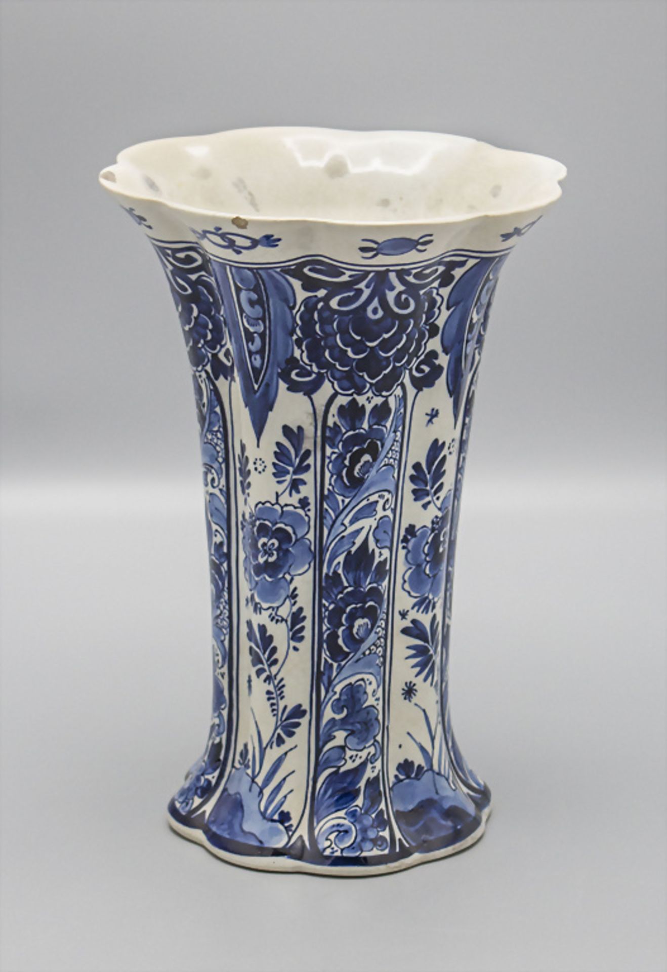 Vase / A ceramic vase, De Porceleyne Fles, Delft, 20. Jh.