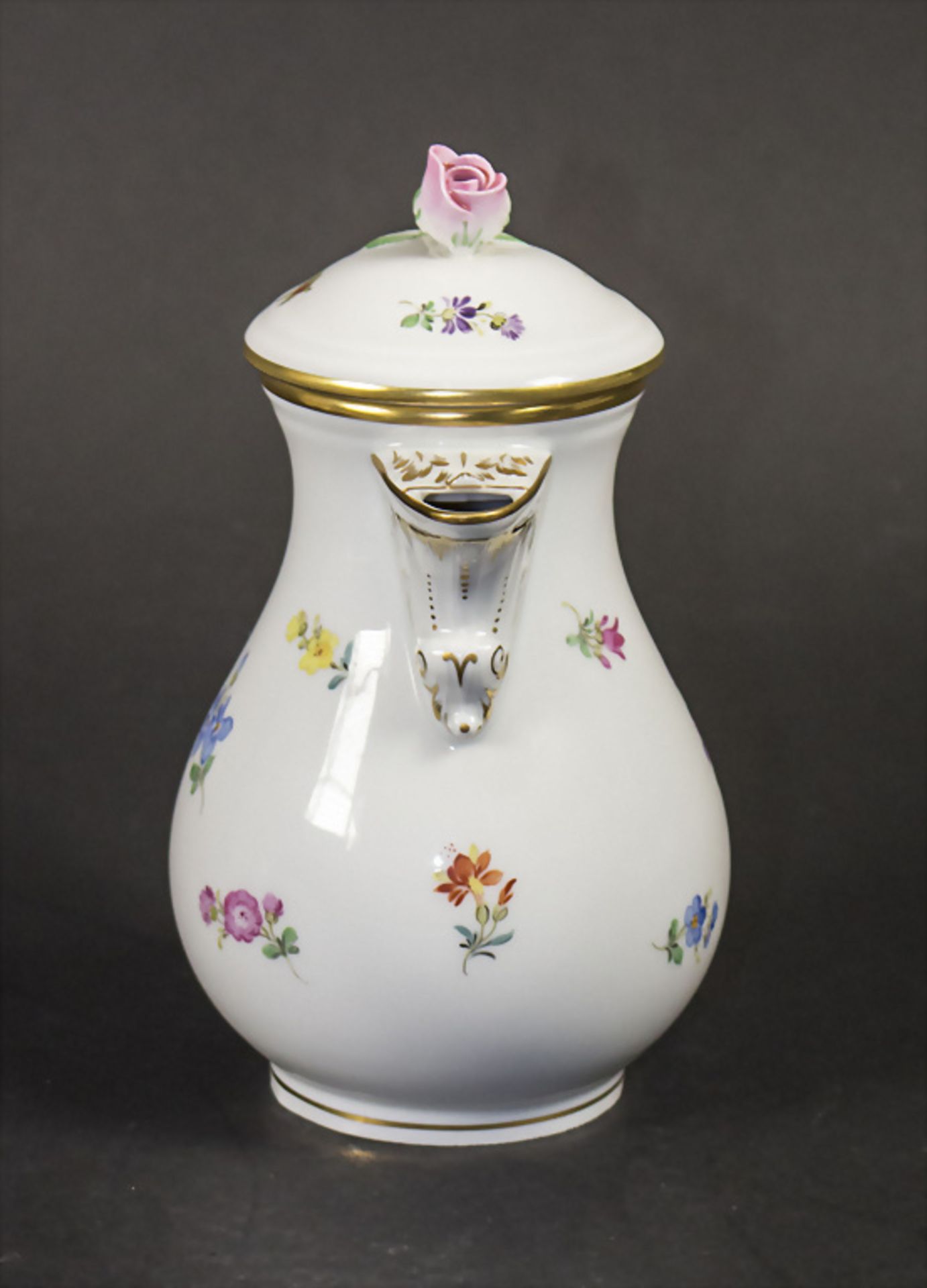 Porzellan Teil-Service mit Streublumen / A porcelain service with scattered flowers, Meissen, ... - Bild 3 aus 12