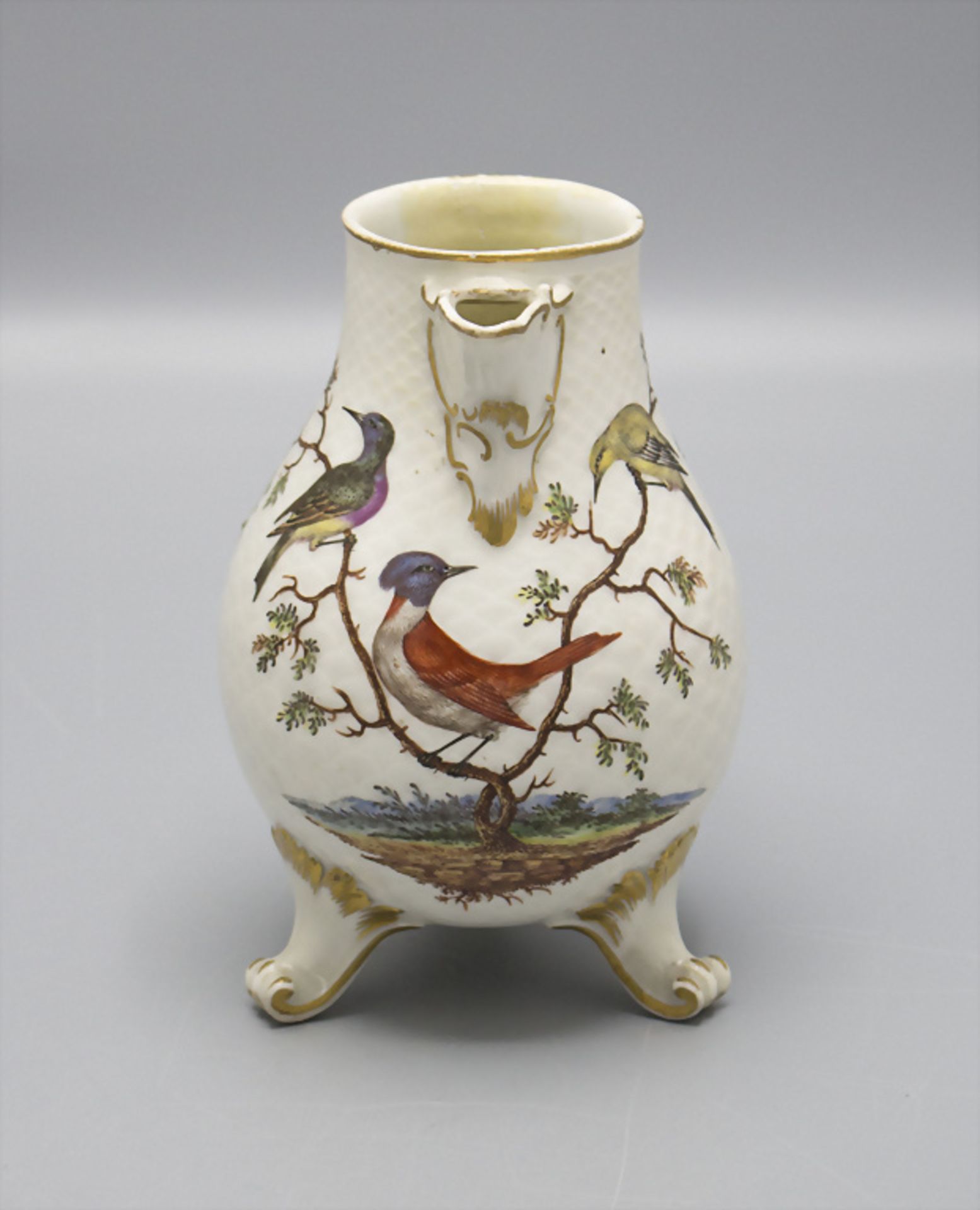 Kanne mit Vogel- u. Insektenmalerei / A porcelain pot with birds and insects, Ludwigsburg, um 1770