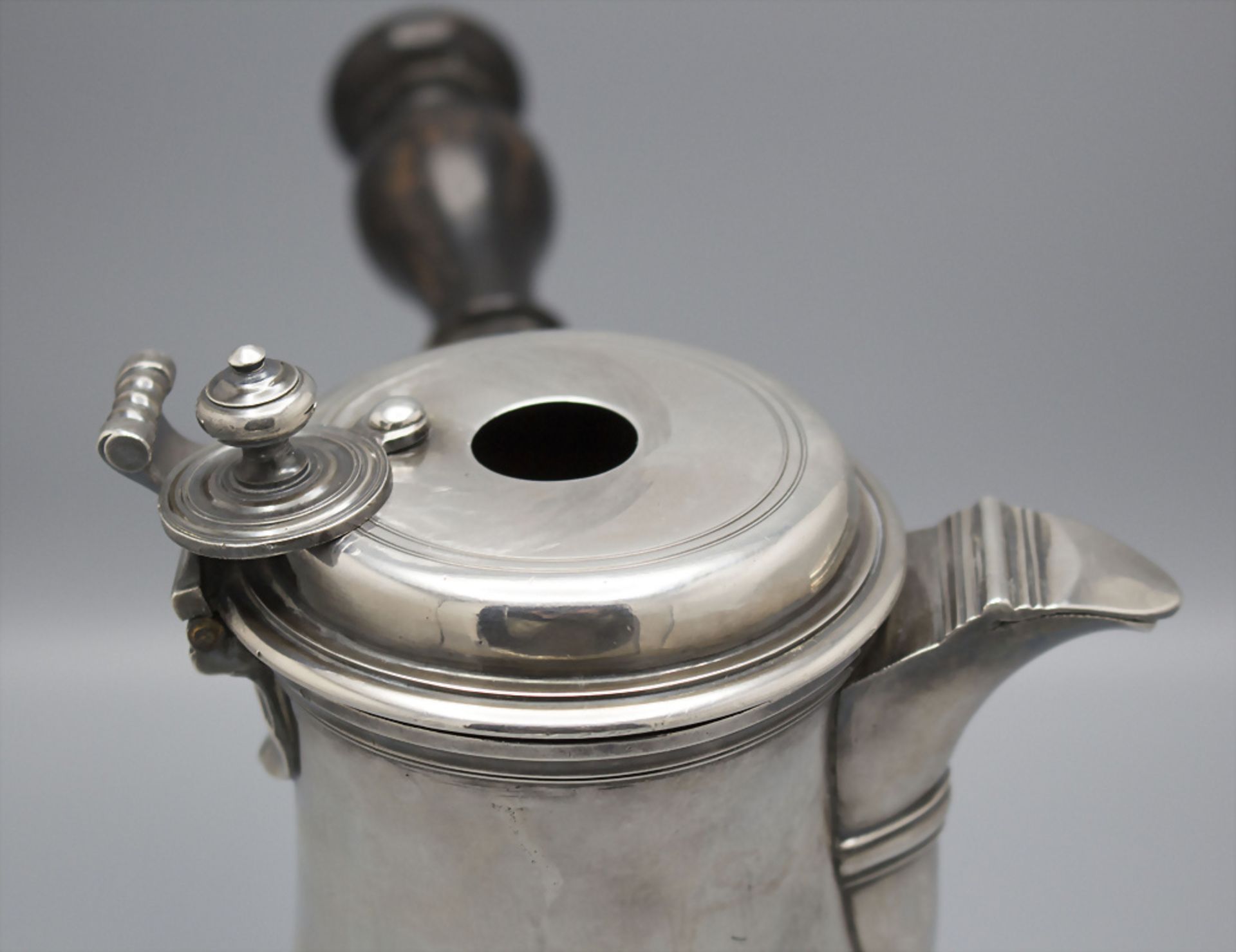 Barock Schokoladenkanne / Chocolatière / A Baroque silver hot chocolate pot, Nicolas Lefévre, ... - Image 2 of 6