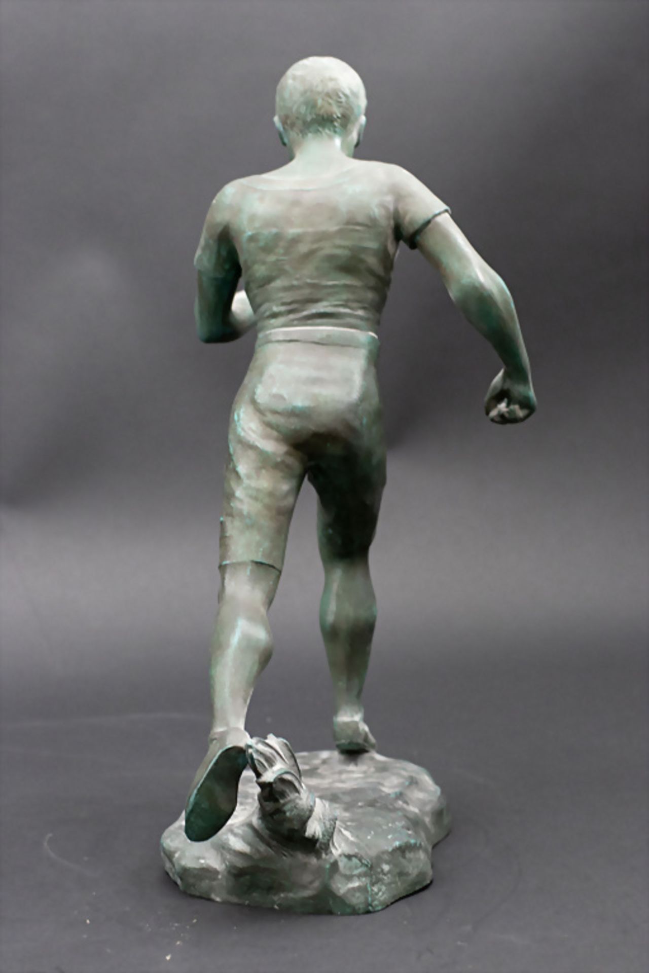 Sportlerfigur 'Läufer' / A sportsman figure of a runner, Frankreich, um 1920 - Image 4 of 8