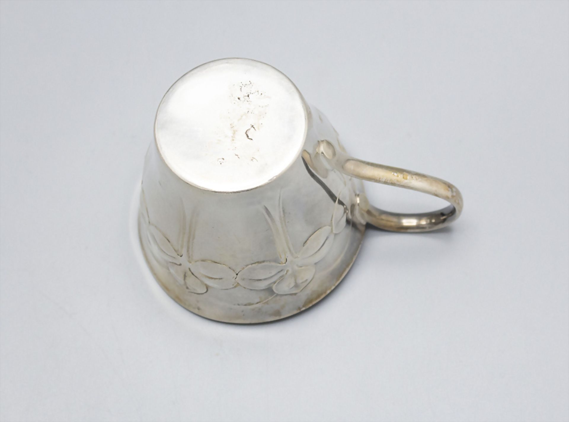 Jugendstil Tasse und Untertasse mit Kleeblattdekor / An Art Nouveau cup and saucer with ... - Image 3 of 6