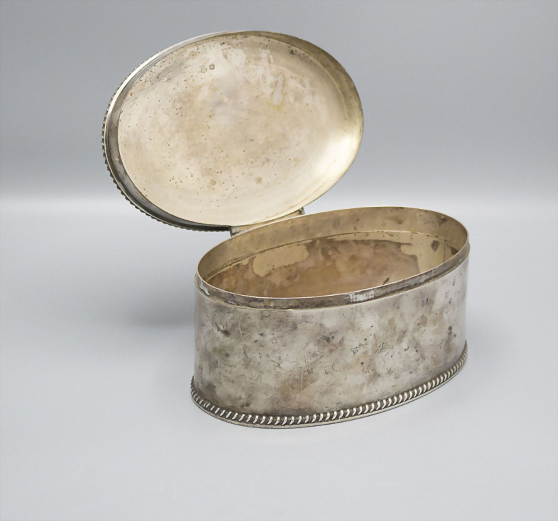 Ovale Deckeldose / A lidded silver box, Thomas Bradbury & Sons, Sheffield, 1895 - Bild 5 aus 8