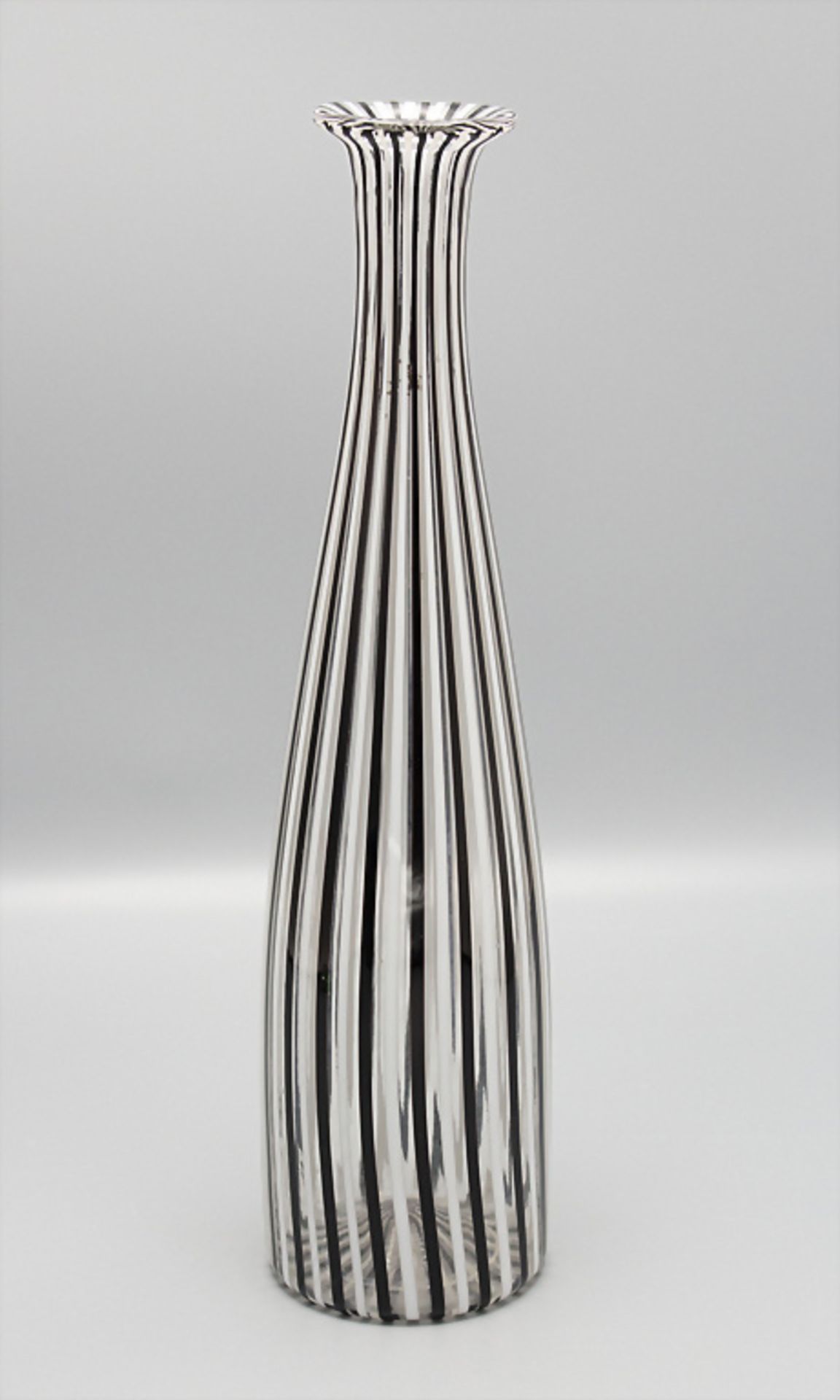 Solifleur Vase / A glass vase, Murano, Mitte 20. Jh.