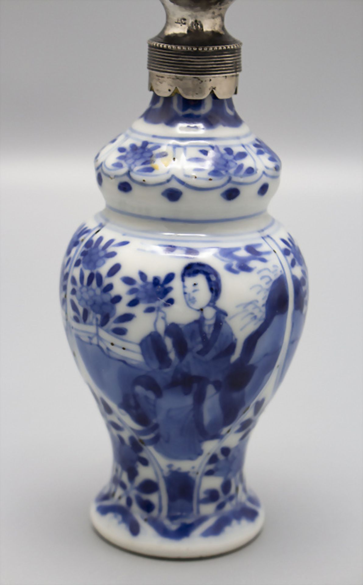 Porzellan Flakon mit Silbermontur / A porcelain perfume bottle, China, 19. Jh. - Bild 5 aus 9