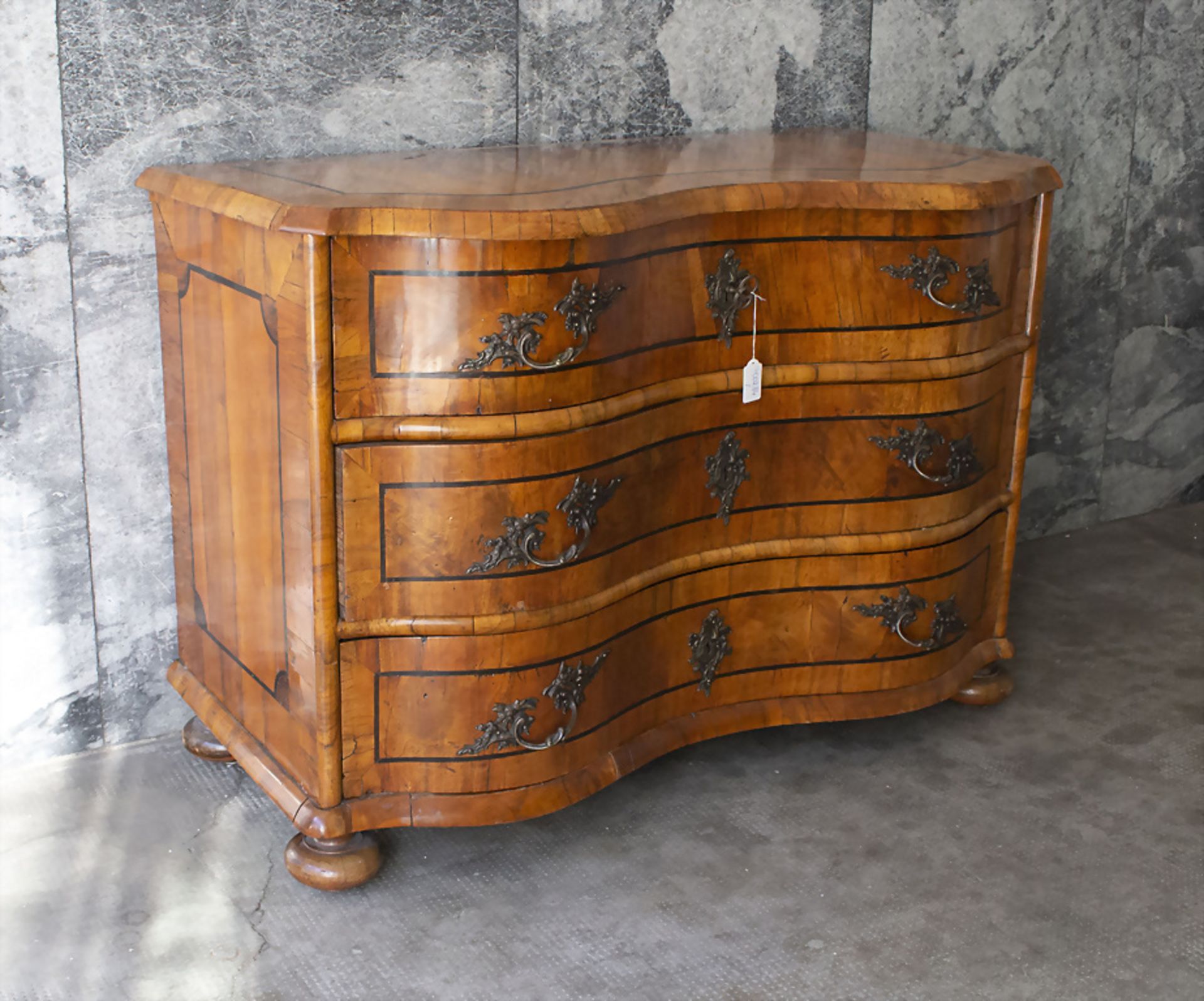 Barockkommode / A Baroque chest of drawers, deutsch, 18. Jh. - Bild 10 aus 11