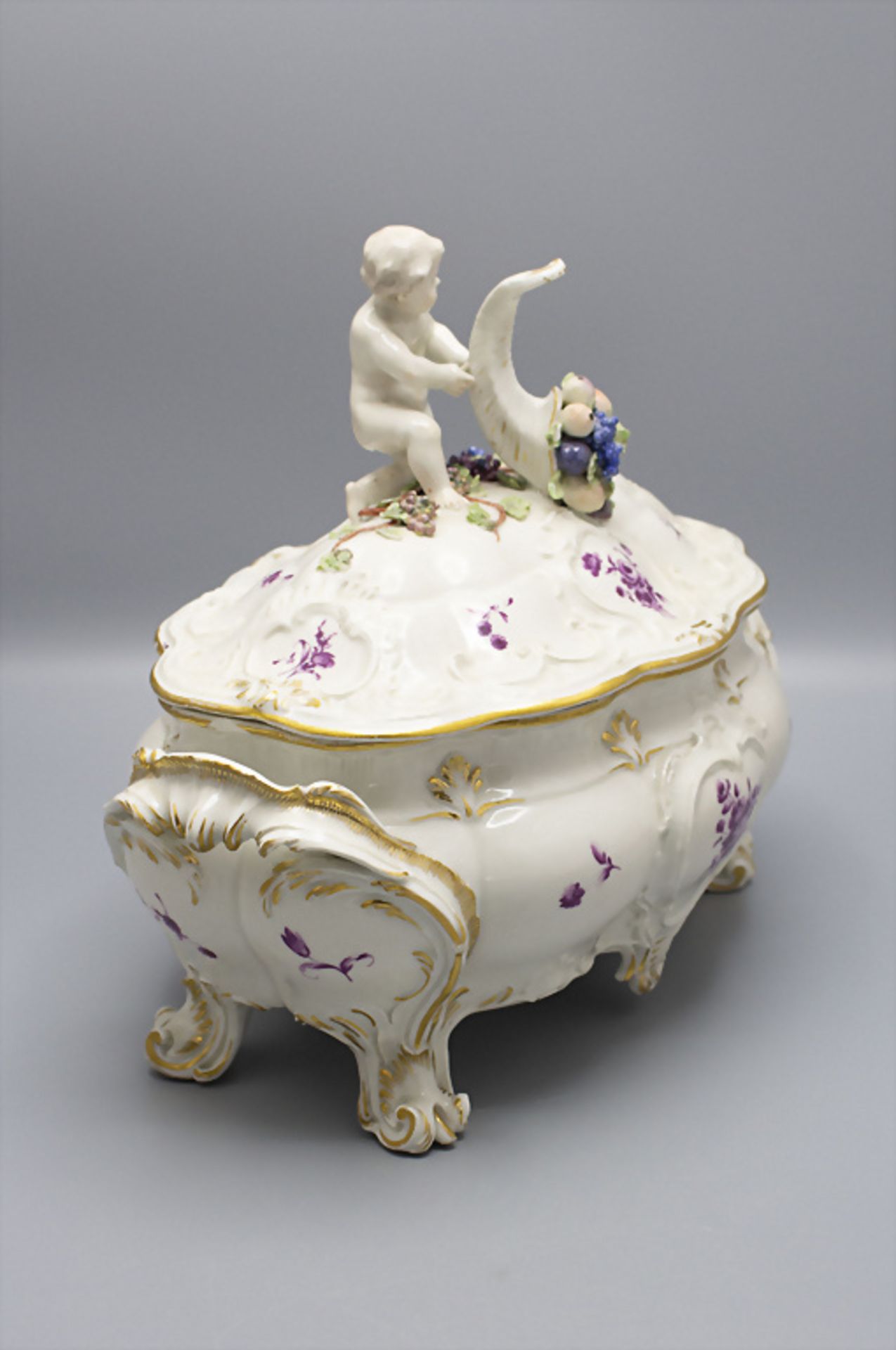 Porzellan Deckelterrine / A lidded porcelaine tureen, Ludwigsburg, um 1765 - Image 4 of 7