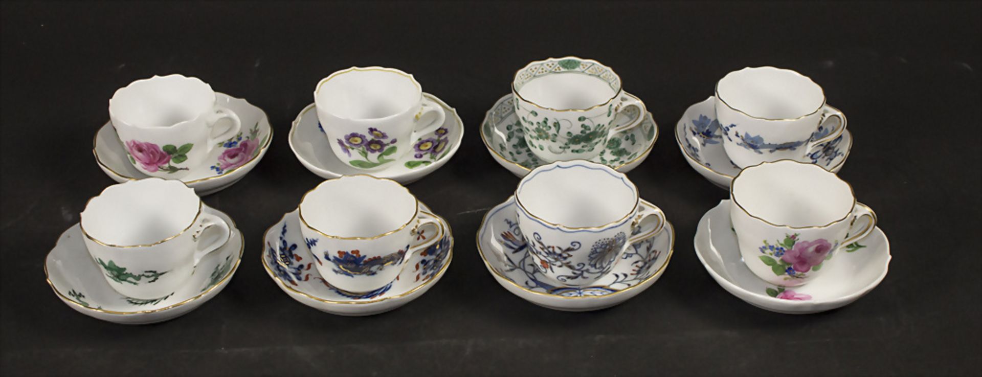 Konvolut aus 8 Tassen mit Untertassen / A set of 8 porcelain cups and saucers, Meissen, 20. Jh.