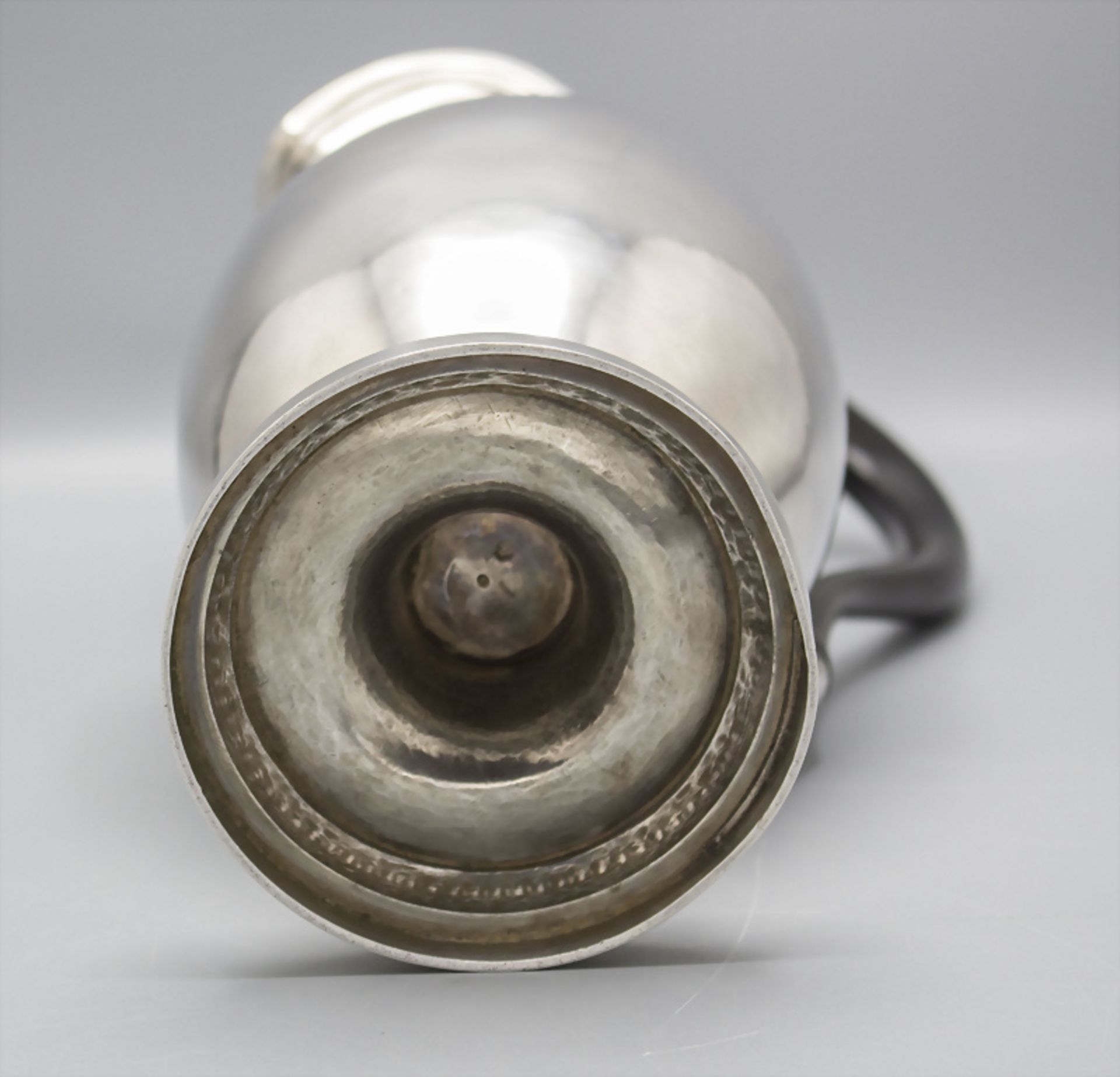 Großer Wasserkrug / A large silver jug, Frankreich, 18. Jh. - Image 4 of 5