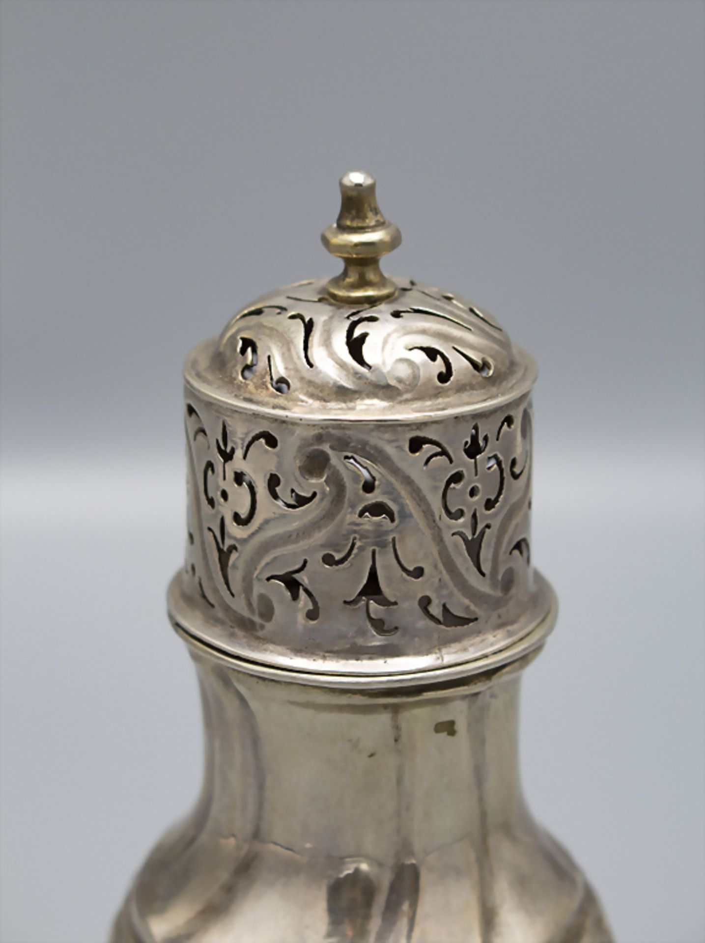 Barock Zuckerstreuer / A Baroque silver sugar caster, Lorenz I Betz, Augsburg, 1737-1739 - Bild 3 aus 5