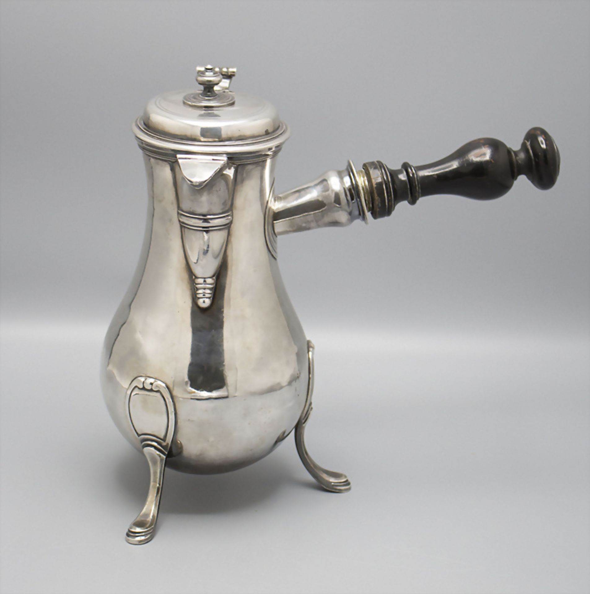 Barock Schokoladenkanne / Chocolatière / A Baroque silver hot chocolate pot, Nicolas Lefévre, ...