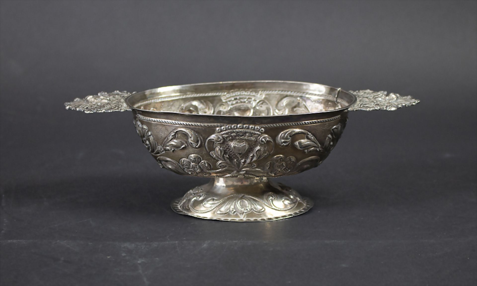 Branntweinschale / A silver tastevin, Niederlande, 18./19. Jh.