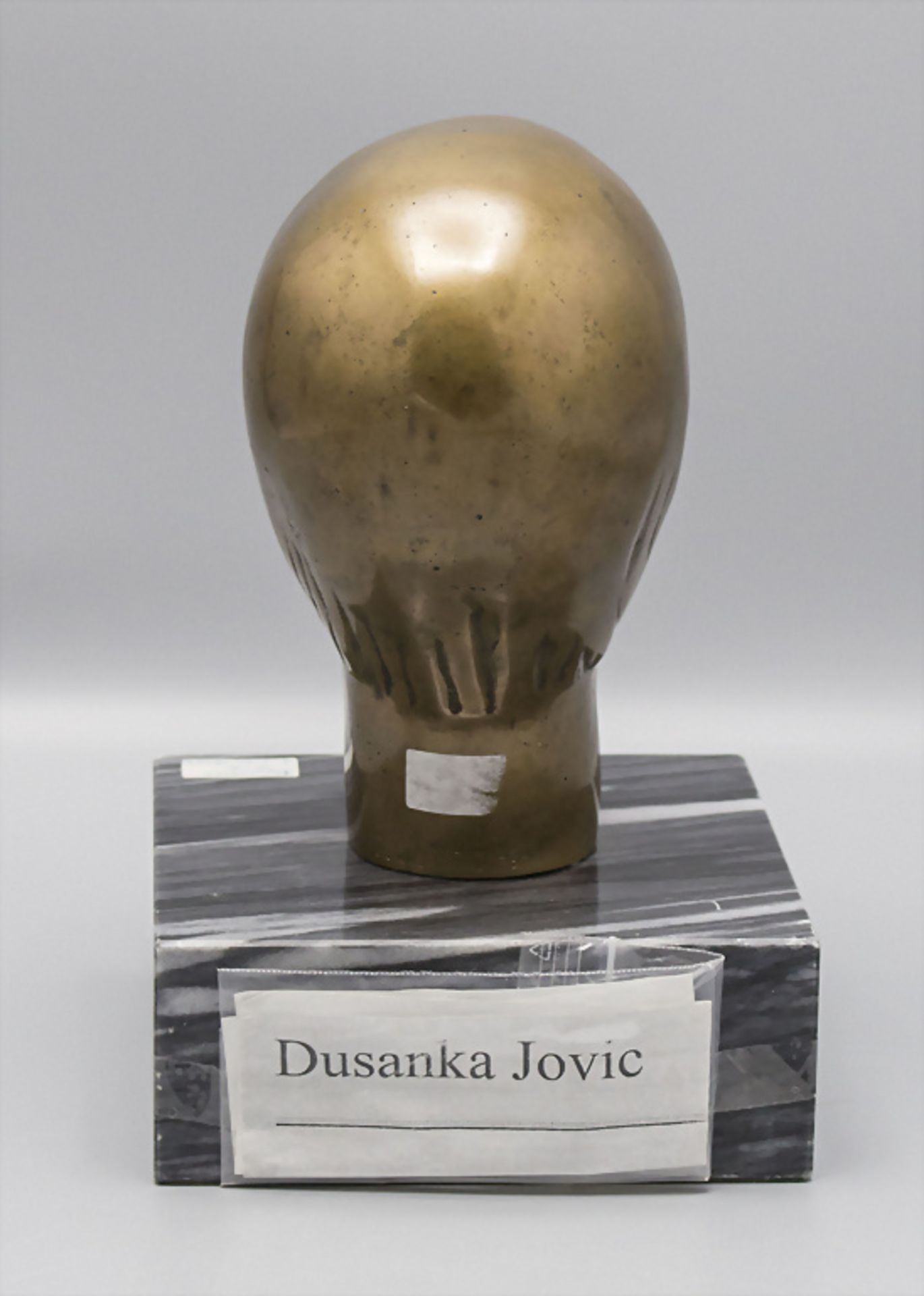Duskana JOVIK (*1944), Bronzekopf eines Mädchens / A bronze head of a girl, 20. Jh. - Image 3 of 5