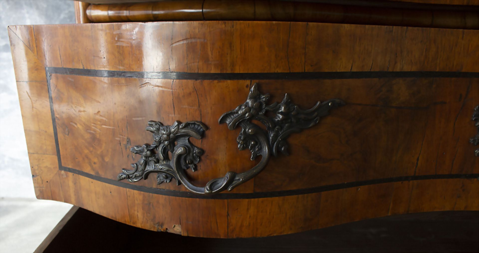 Barockkommode / A Baroque chest of drawers, deutsch, 18. Jh. - Bild 9 aus 11