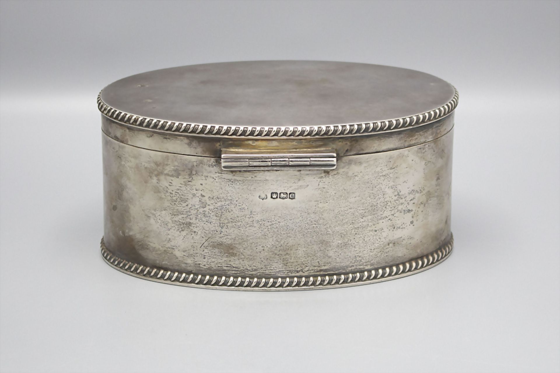 Ovale Deckeldose / A lidded silver box, Thomas Bradbury & Sons, Sheffield, 1895 - Bild 4 aus 8