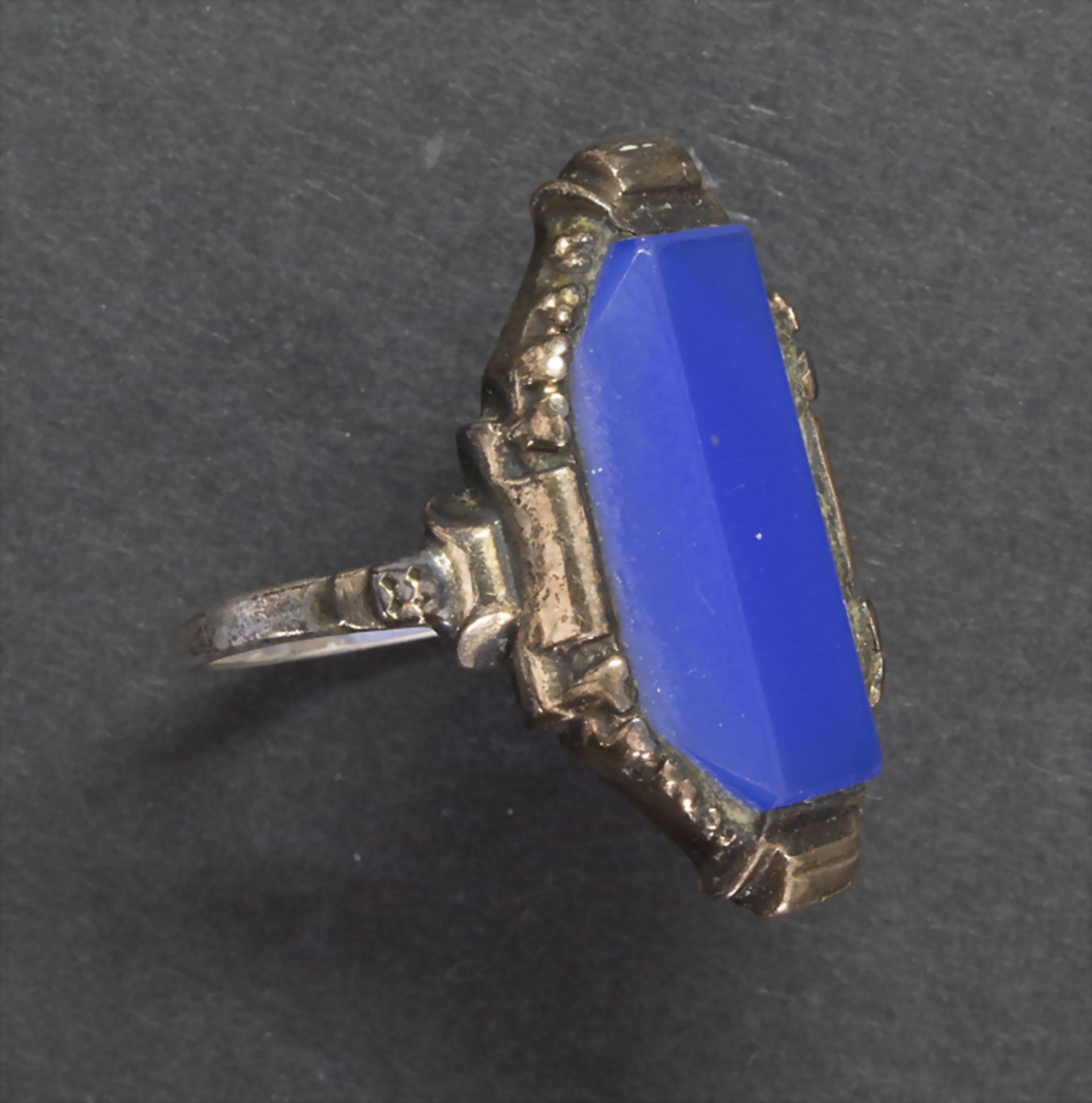 Damenring mit blauem Stein / A ladies ring with a blue stone, 19. Jh. - Bild 2 aus 3