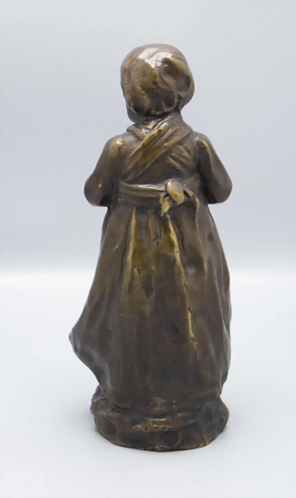 Bronze Figur 'kleines Mädchen mit Schale' / A bronze figure of a girl holding a bowl, F.P. ... - Image 4 of 6