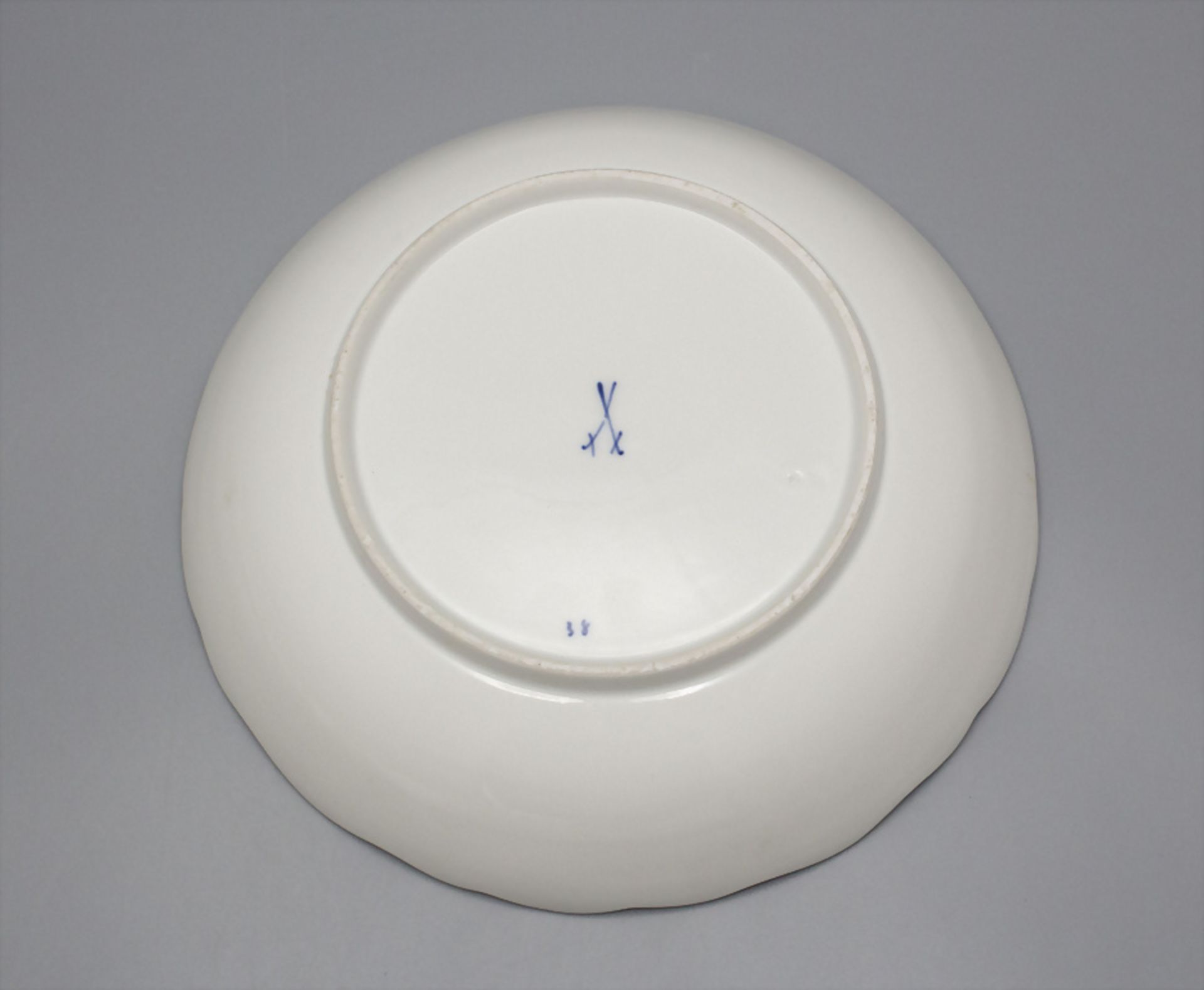 Runde Schale mit Zwiebelmuster / A bowl with onion pattern, Meissen, um 1880 - Bild 3 aus 3