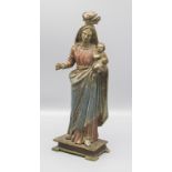 Holzskulptur einer Madonna mit Kind / A wooden sculpture of mother Mary with child, 18. Jh.
