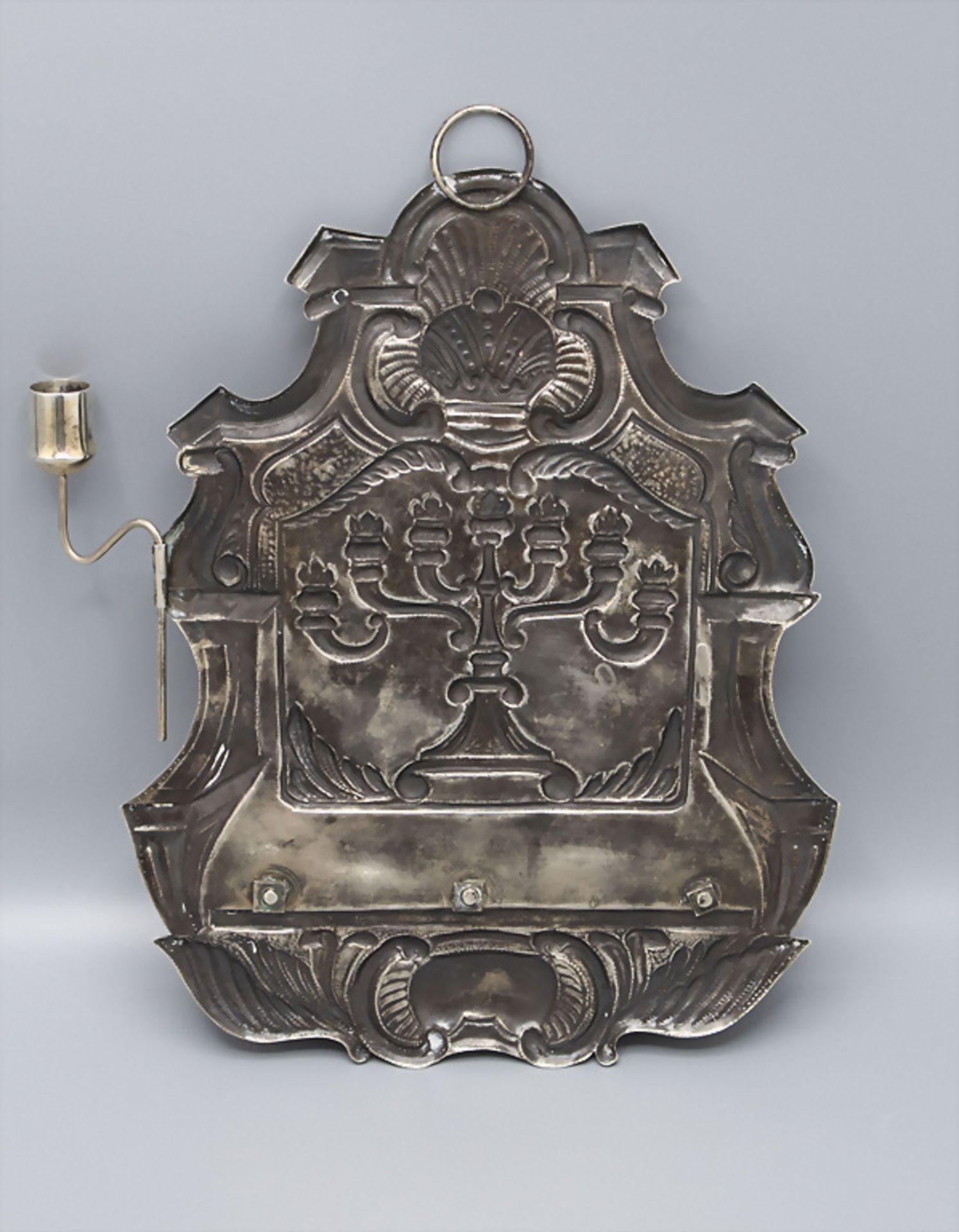 Chanukka (Hanukah) Wandleuchter / A silver Hanukkah wall bracket, St. Peterburg, 1886 - Bild 2 aus 5