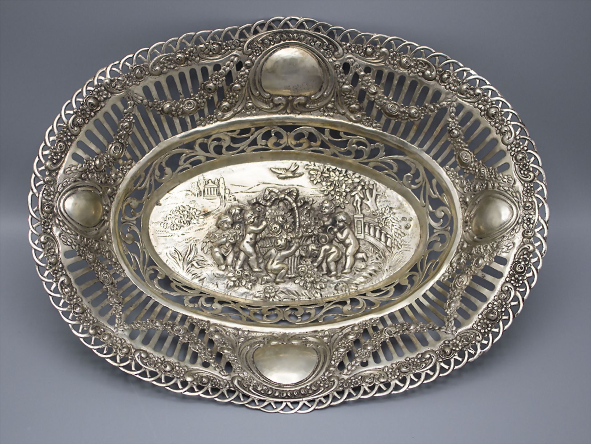 Korbschale mit Kindern / A silver bowl with children, Hanau, um 1900