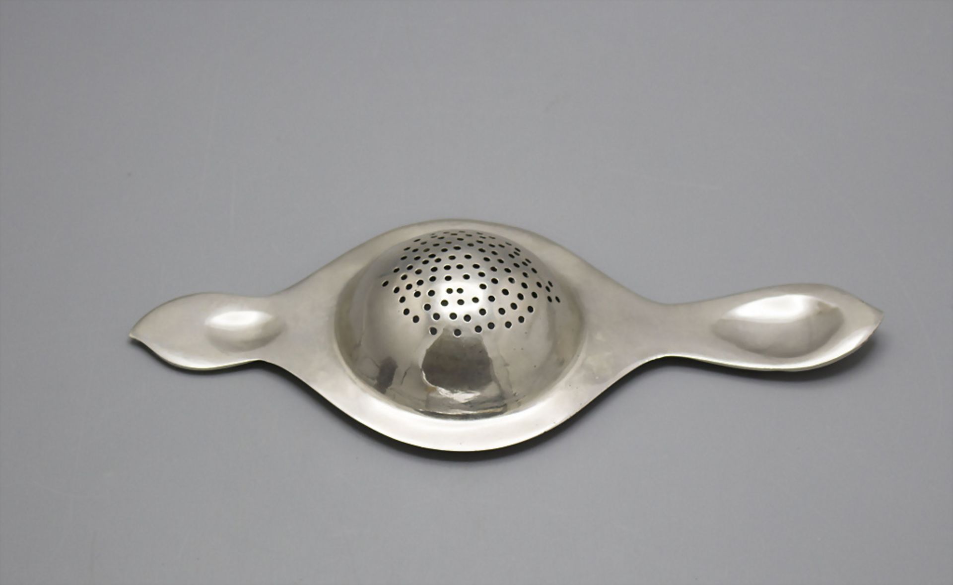 Jugendstil Teesieb / A silver Art Nouveau tea strainer, um 1900 - Image 2 of 3