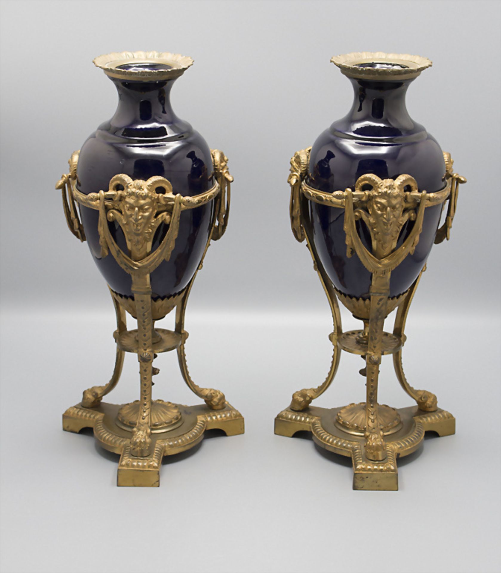 Paar blaue Vasen / A pair of blue vases, Louis XVI, wohl Frankreich, um 1790