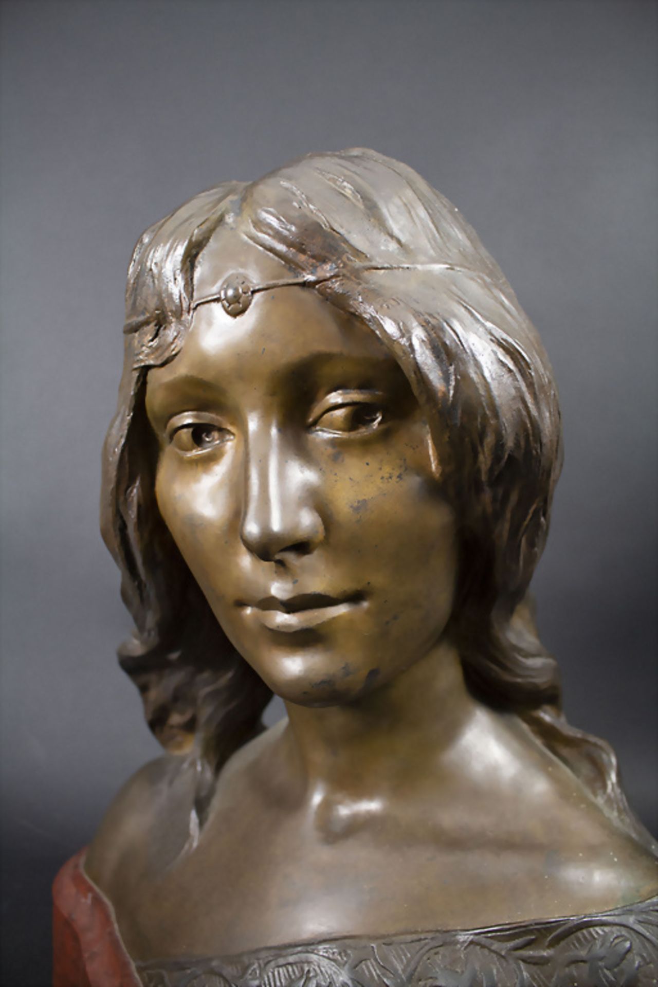 Léopold SAVINE (1861-1934), Jugendstil Büste / An Art Nouveau bronze bust of a young woman, ... - Image 3 of 10