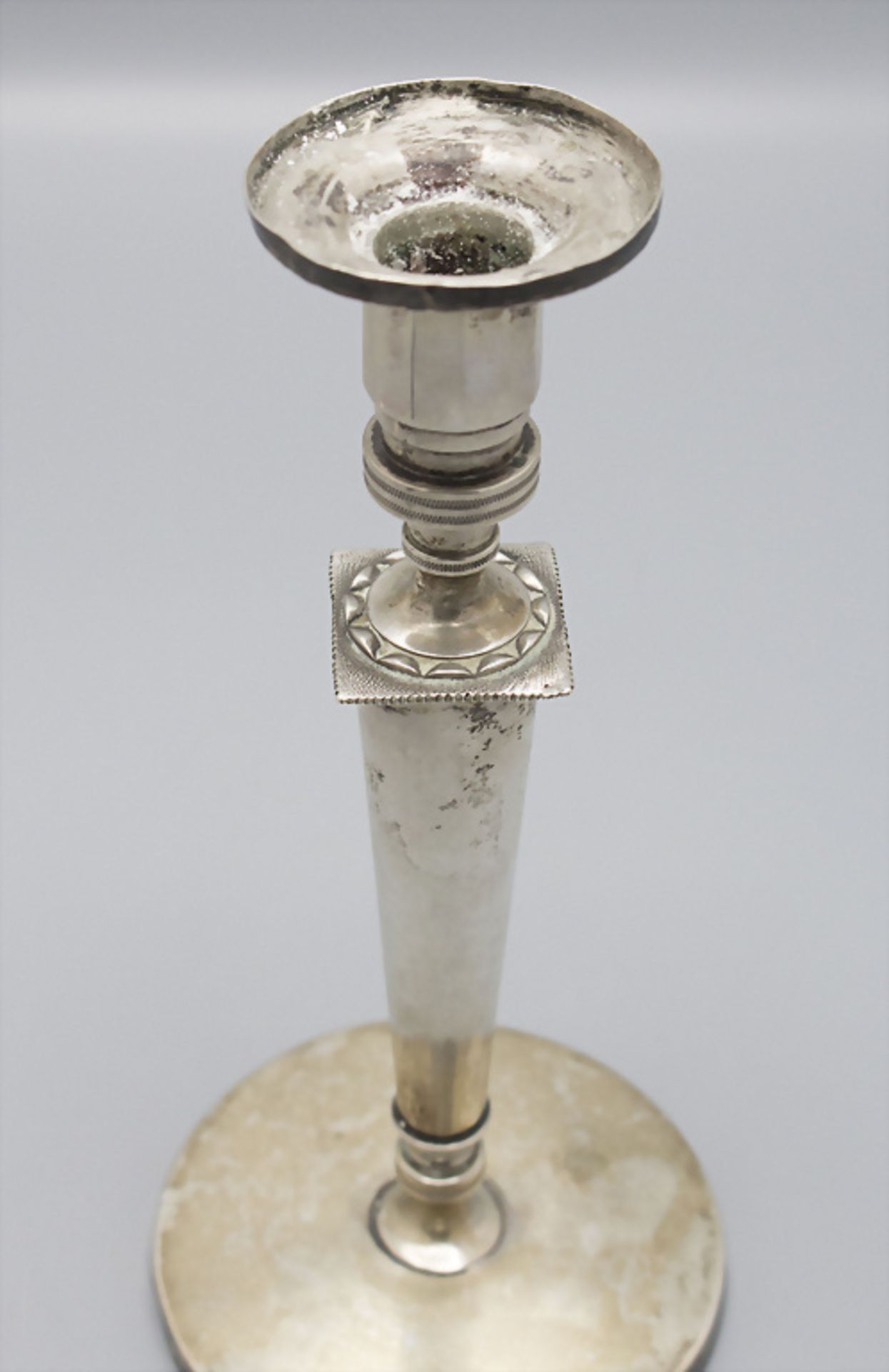 Silber Kerzenleuchter / A silver candlestick, Joh. Ph. Heckenbauer, Augsburg, um 1800 - Image 2 of 4