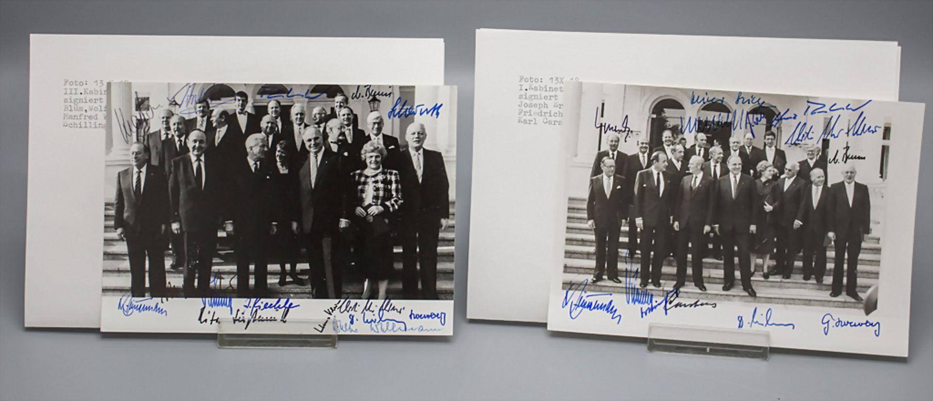 Zwei Fotografien mit Autographen der Kabinette von Helmut Kohl, 1982 und 1987