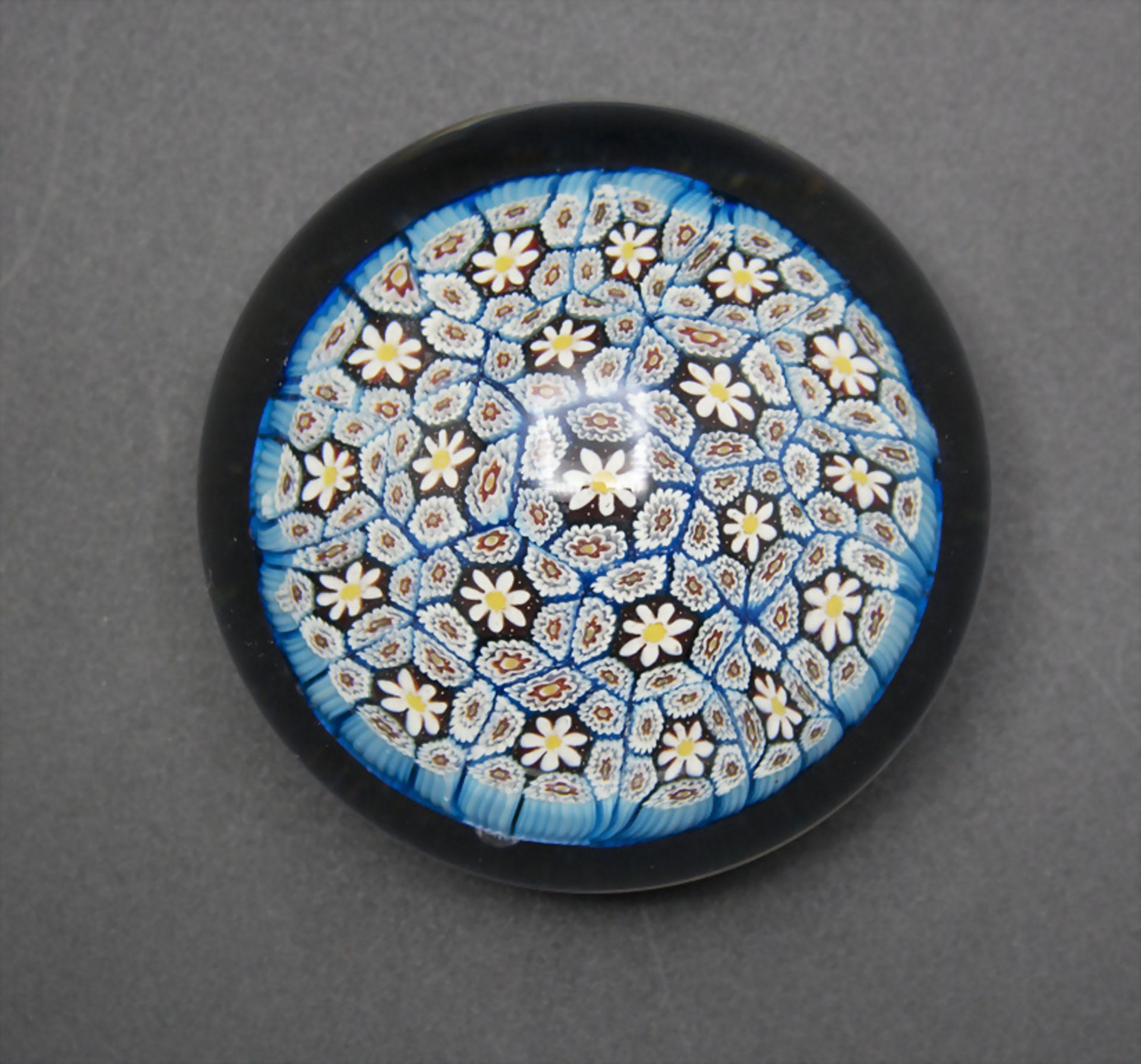 Millefiori Briefbeschwerer / A Millefiori paperweight, Murano, 20. Jh.